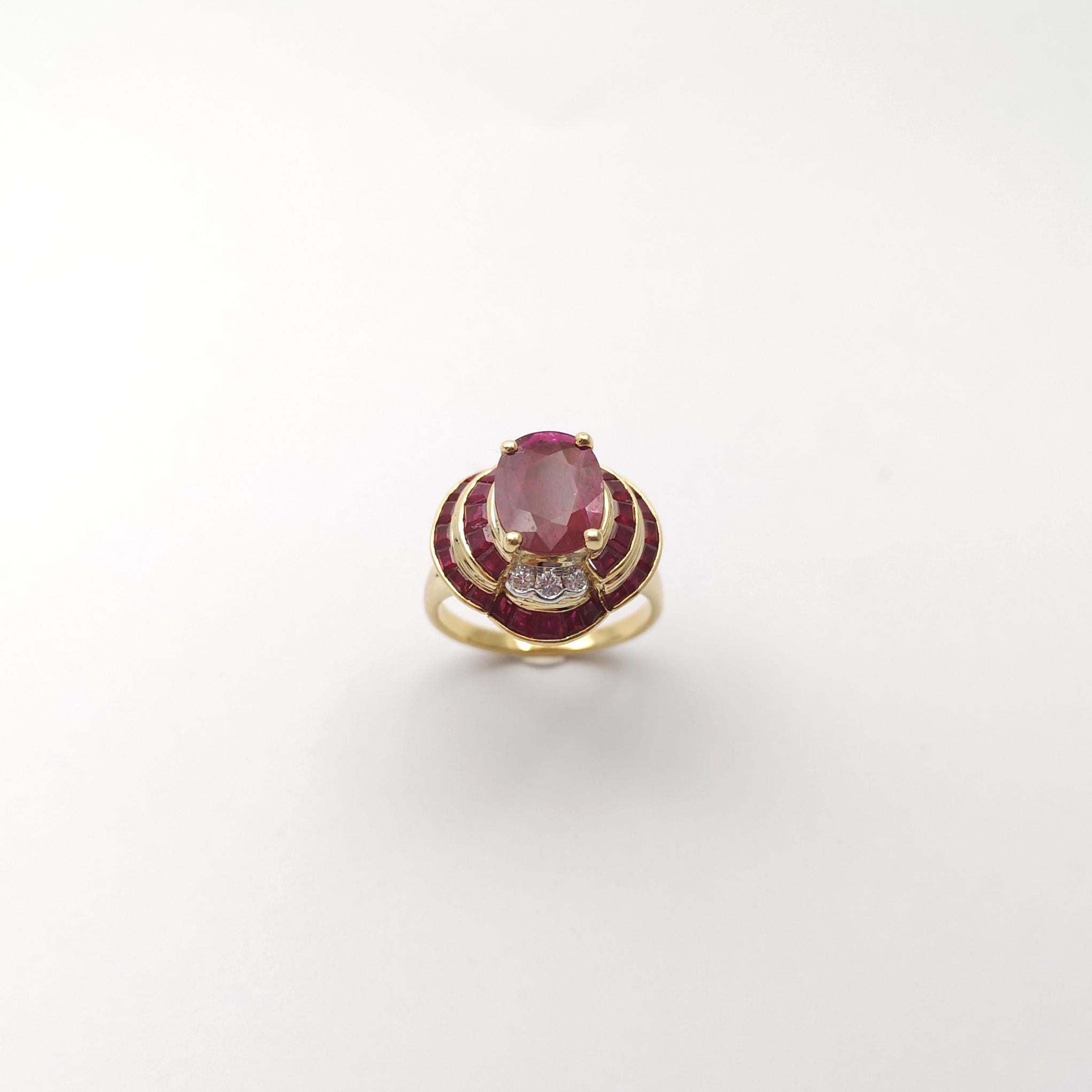 Ruby and Diamond Ring set in 18K Gold Settings For Sale 5