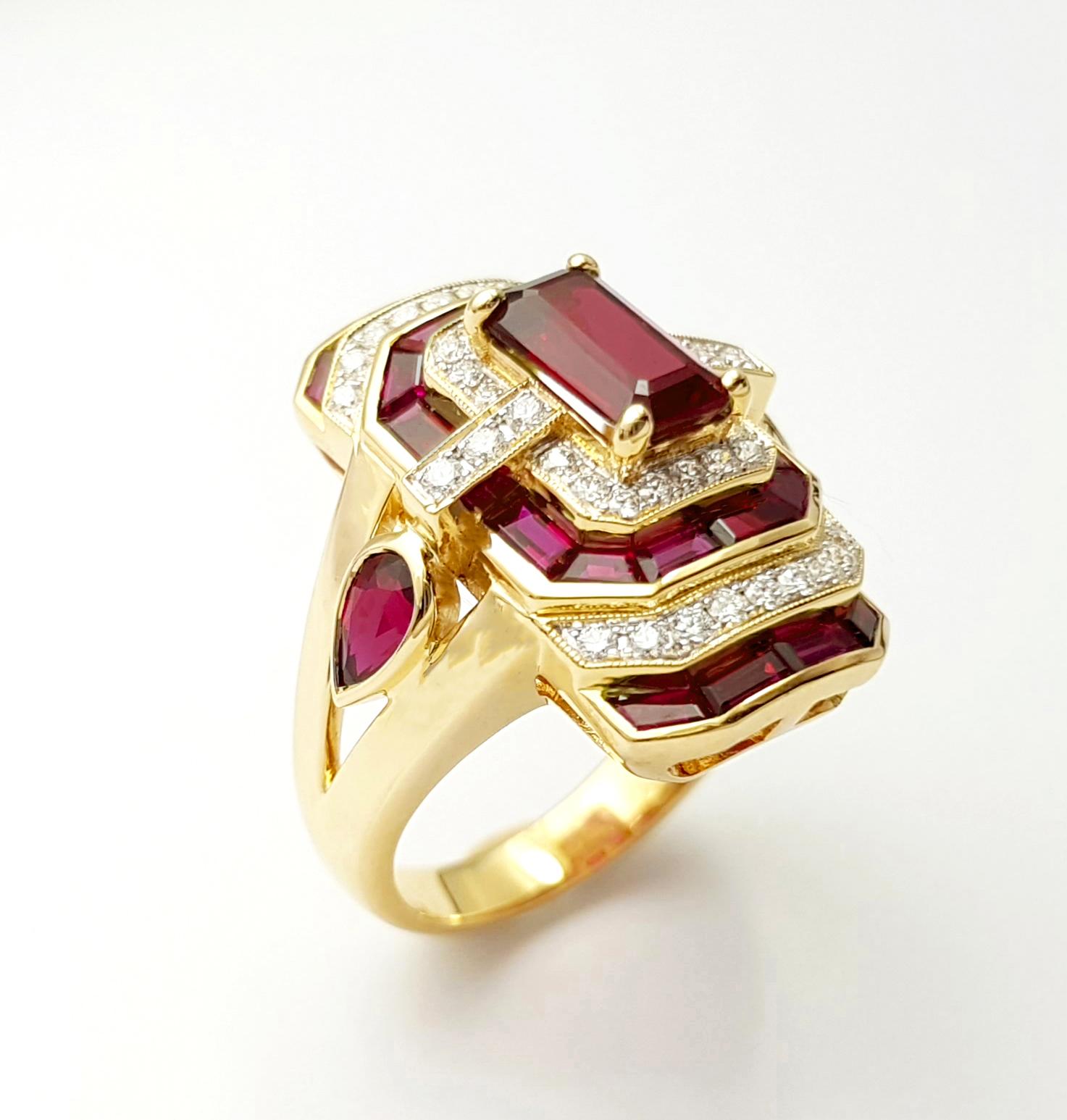 Ruby and Diamond Ring set in 18K Gold Settings For Sale 6