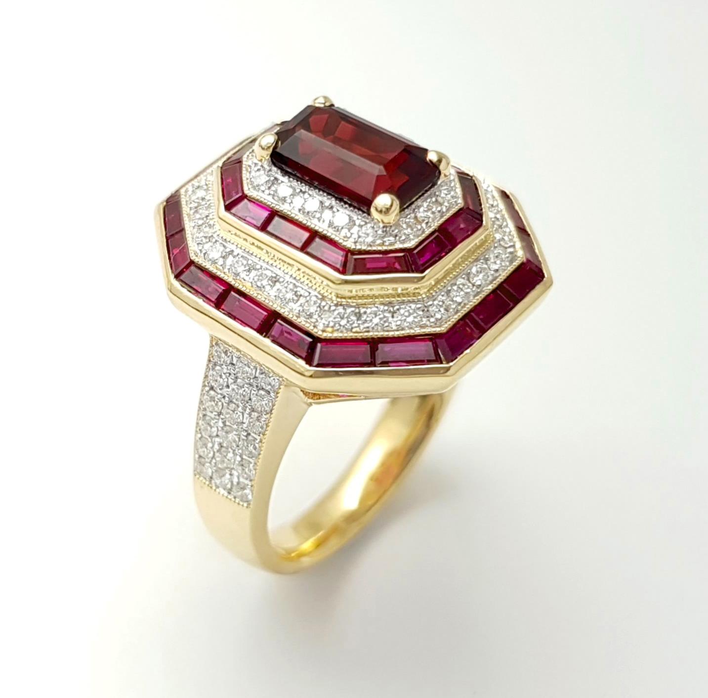 Ruby and Diamond Ring set in 18K Gold Settings For Sale 7