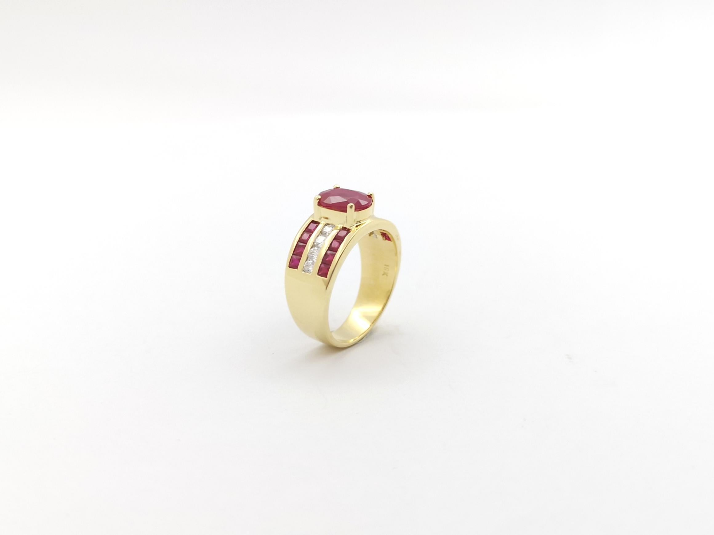 Ruby and Diamond Ring set in 18K Gold Settings For Sale 11