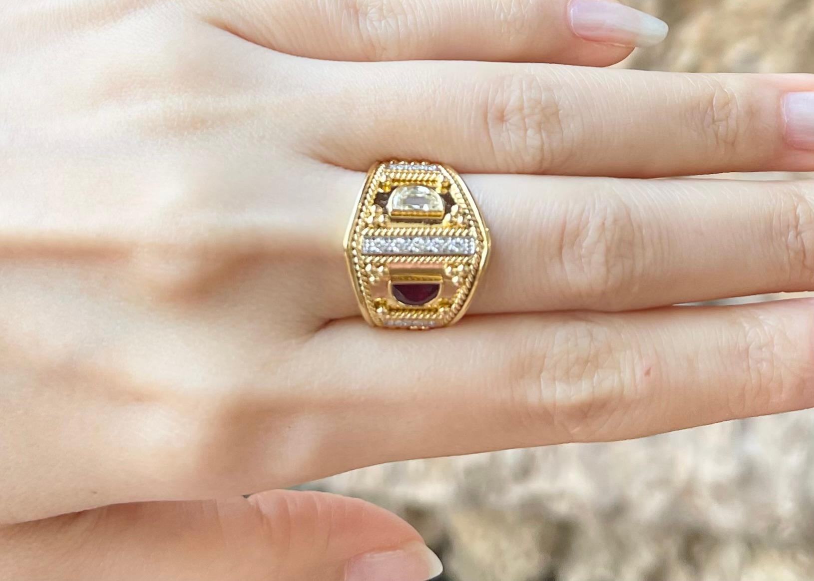 Ring mit Rubin und Diamant in 18 Karat Goldfassungen gefasst (Zeitgenössisch) im Angebot