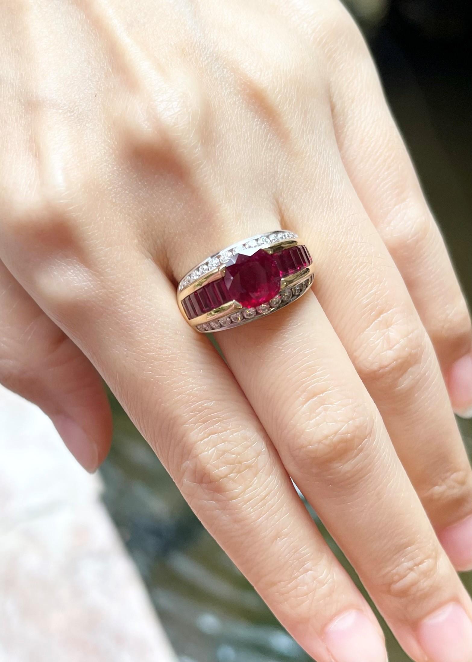 Ring mit Rubin und Diamant in 18 Karat Goldfassungen gefasst (Gemischter Schliff) im Angebot