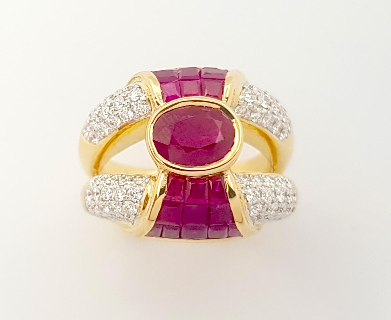 Ruby and Diamond Ring set in 18K Gold Settings In New Condition For Sale In Bangkok, TH