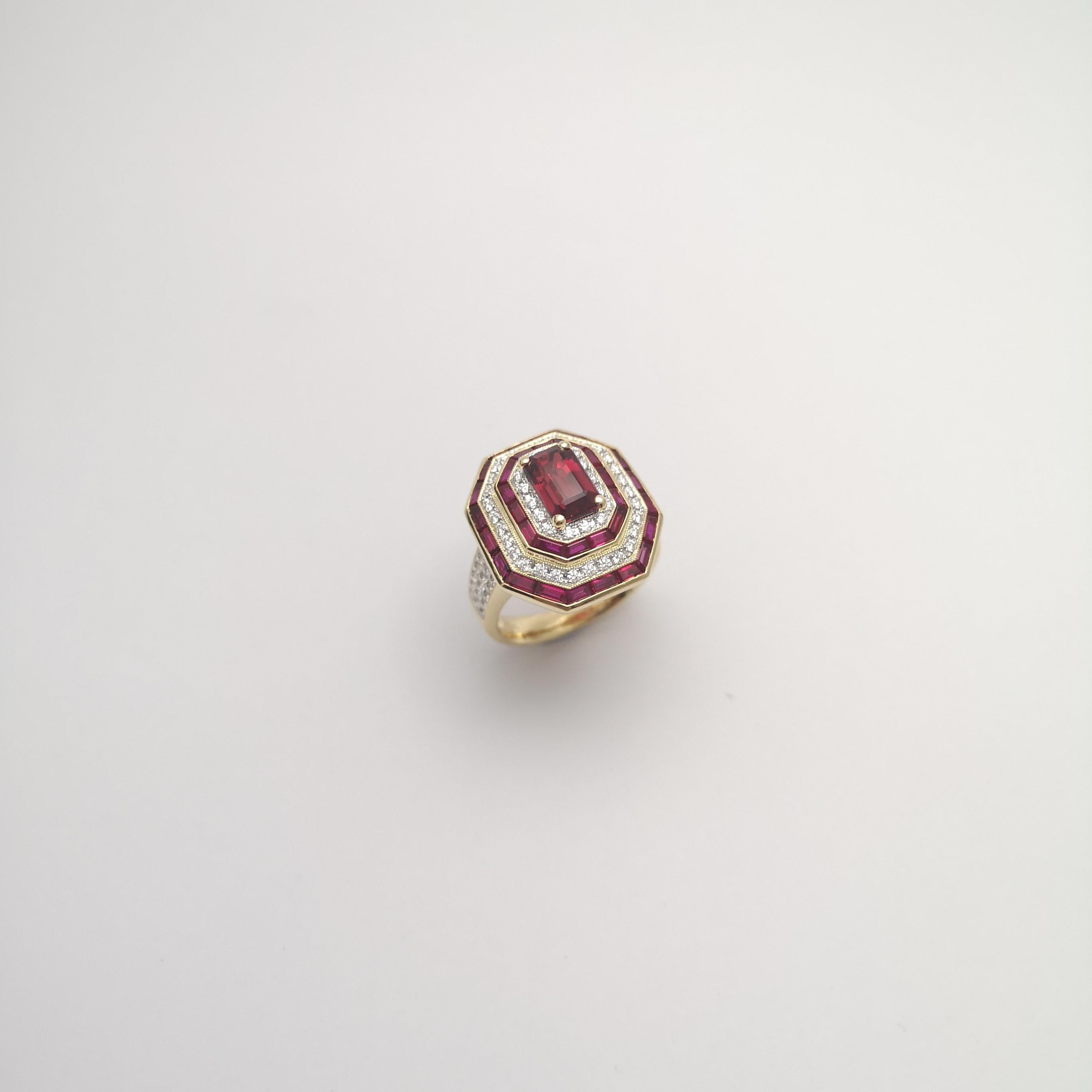 Ruby and Diamond Ring set in 18K Gold Settings For Sale 2