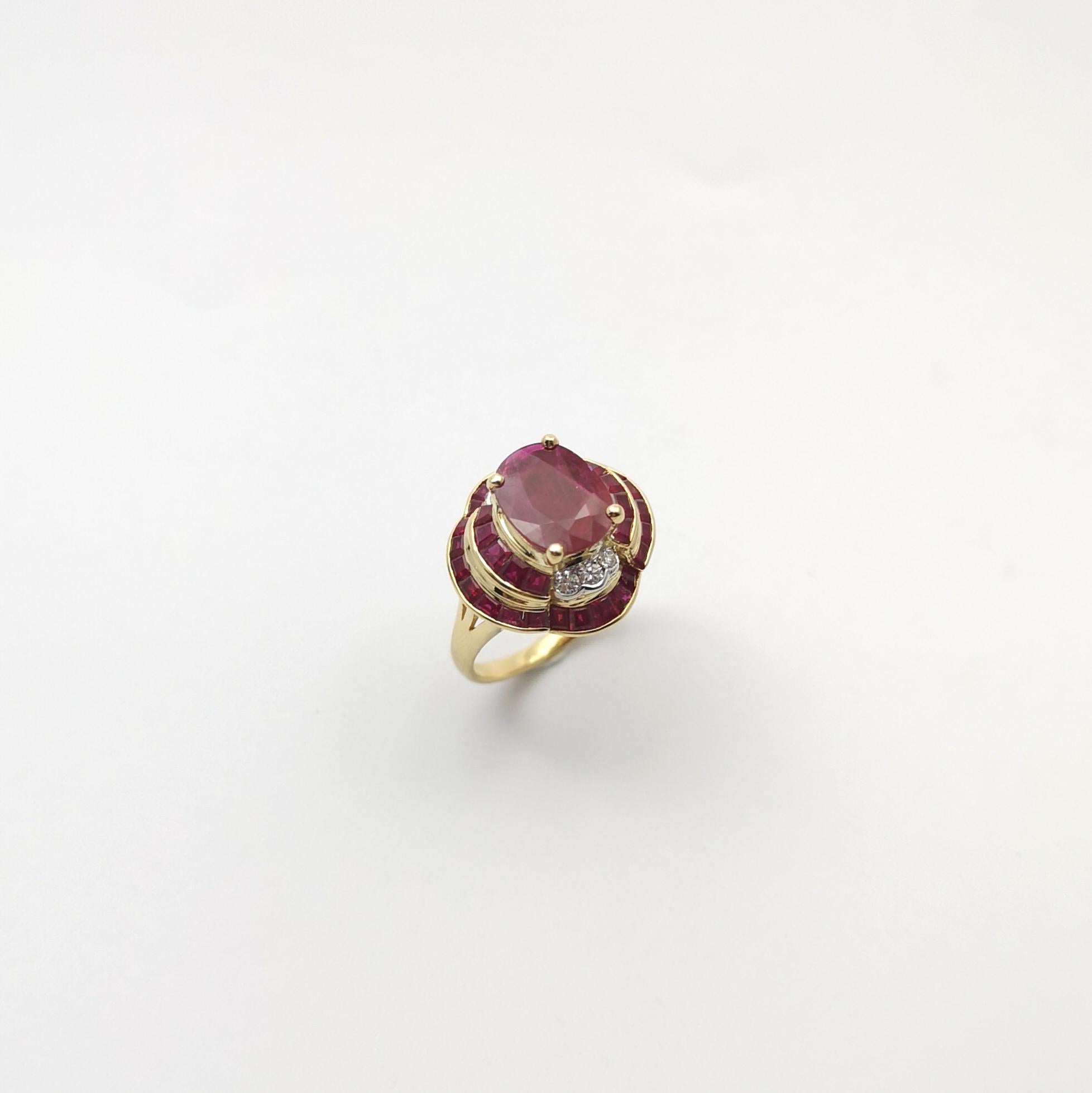 Ruby and Diamond Ring set in 18K Gold Settings For Sale 2