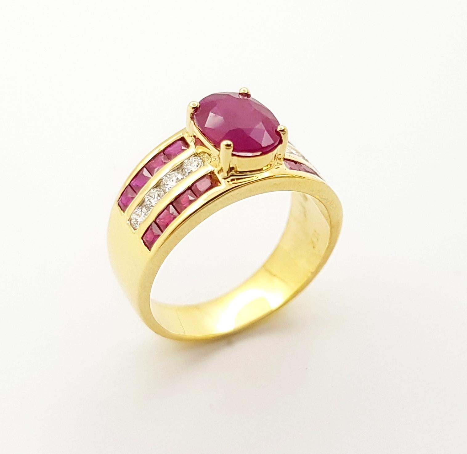 Ruby and Diamond Ring set in 18K Gold Settings For Sale 2