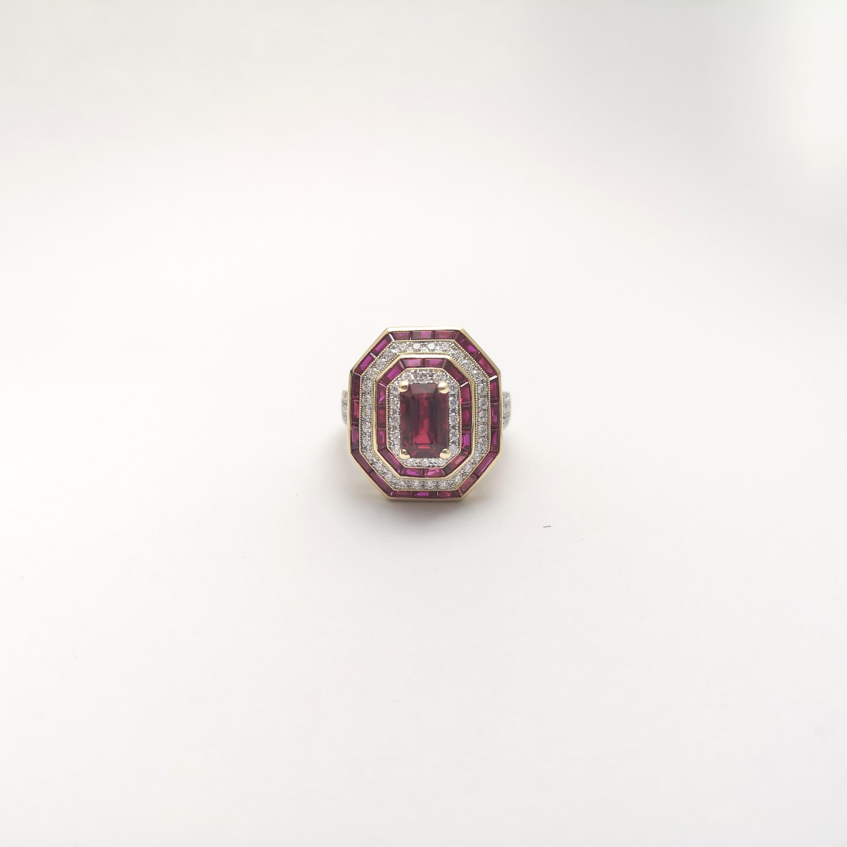 Ruby and Diamond Ring set in 18K Gold Settings For Sale 3