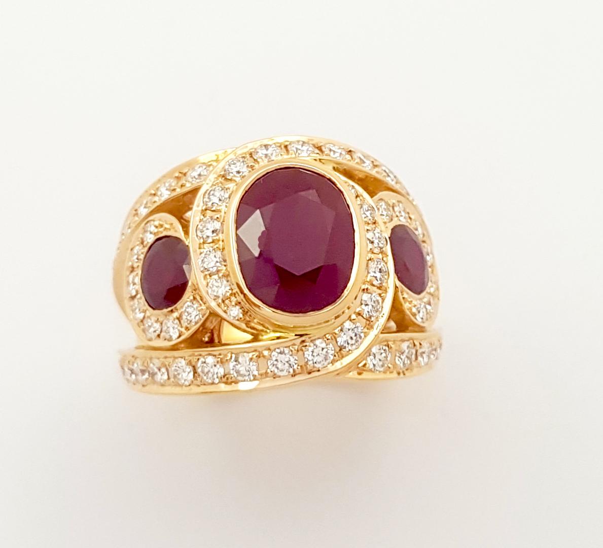 Ruby and Diamond Ring set in 18K Rose Gold Settings For Sale 4