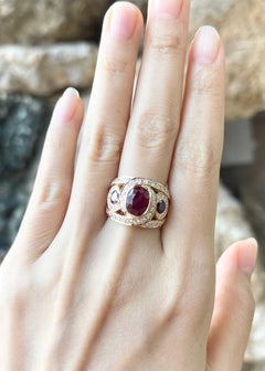 Bague en or rose 18 carats sertie de rubis et de diamants