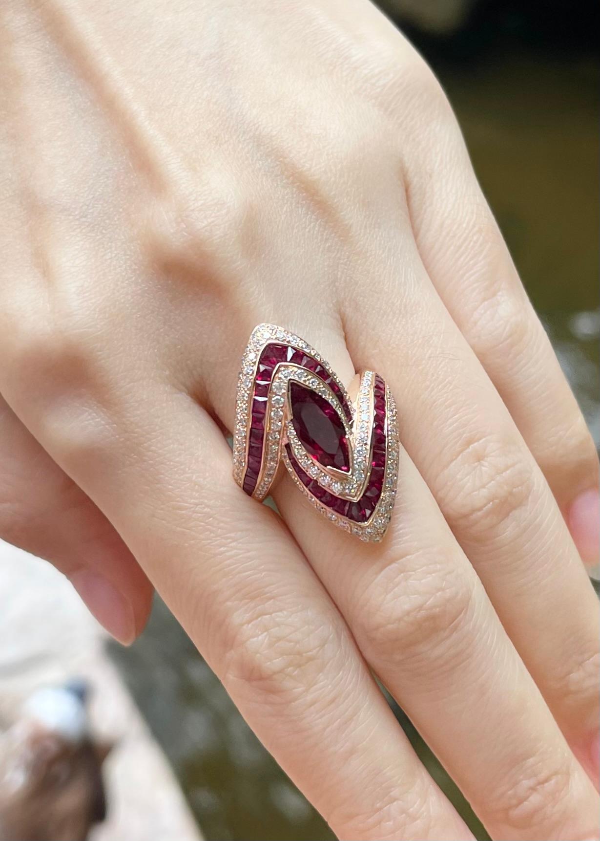 Ring mit Rubin und Diamant in 18 Karat Roségold gefasst (Marquiseschliff) im Angebot