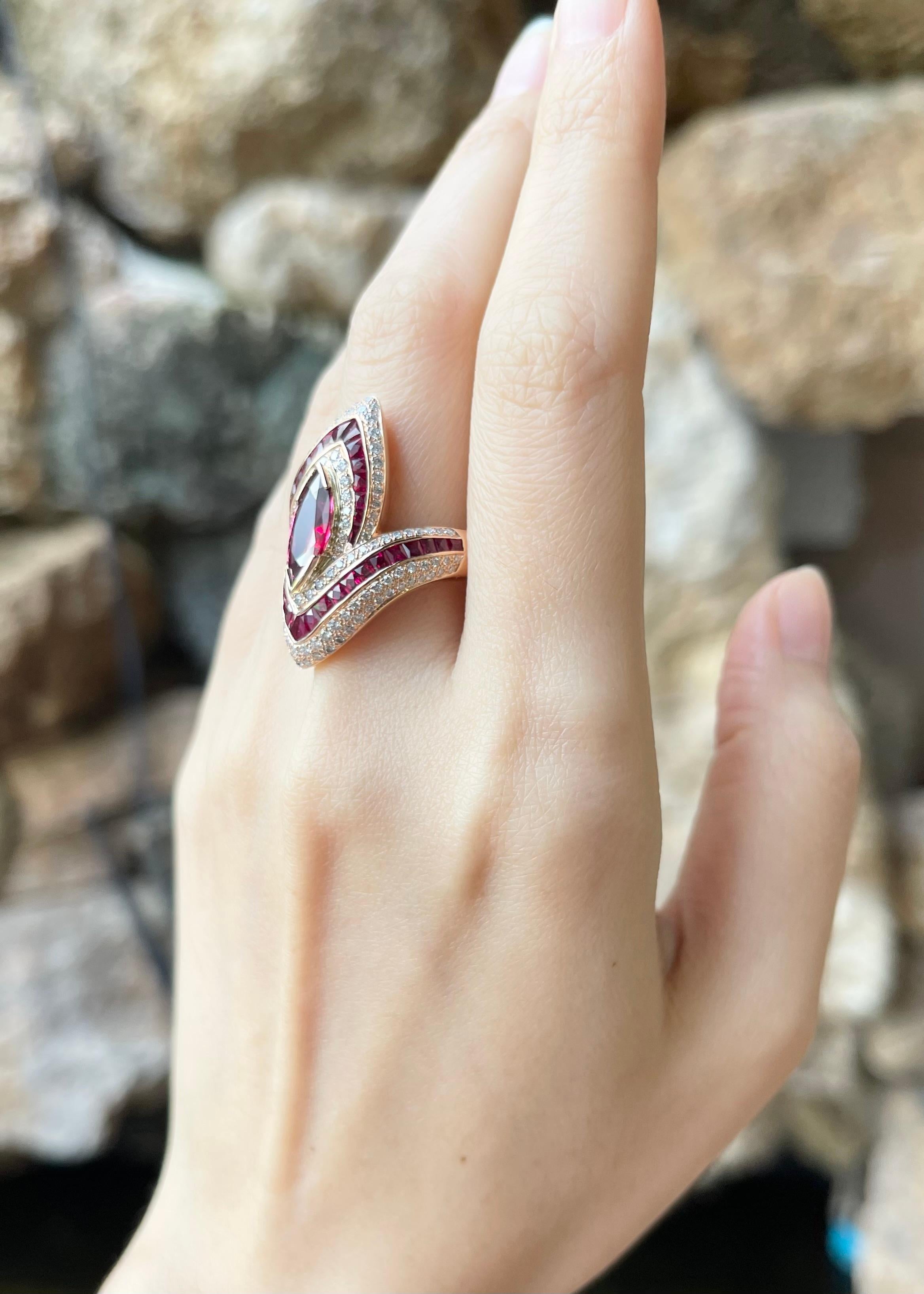 Ring mit Rubin und Diamant in 18 Karat Roségold gefasst im Zustand „Neu“ im Angebot in Bangkok, TH