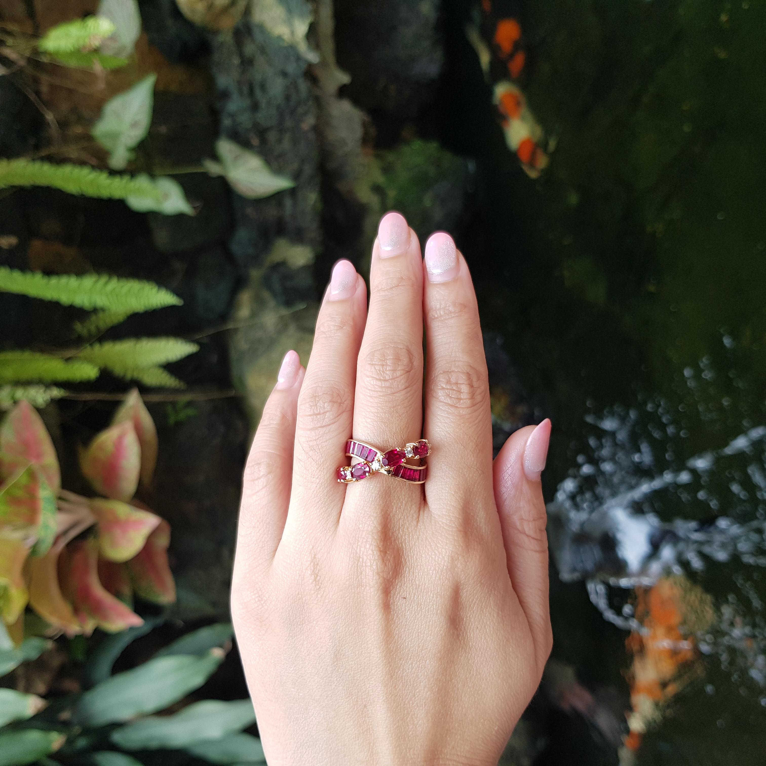 Donna Anello con rubino e diamante incastonato in oro rosa 18 carati in vendita