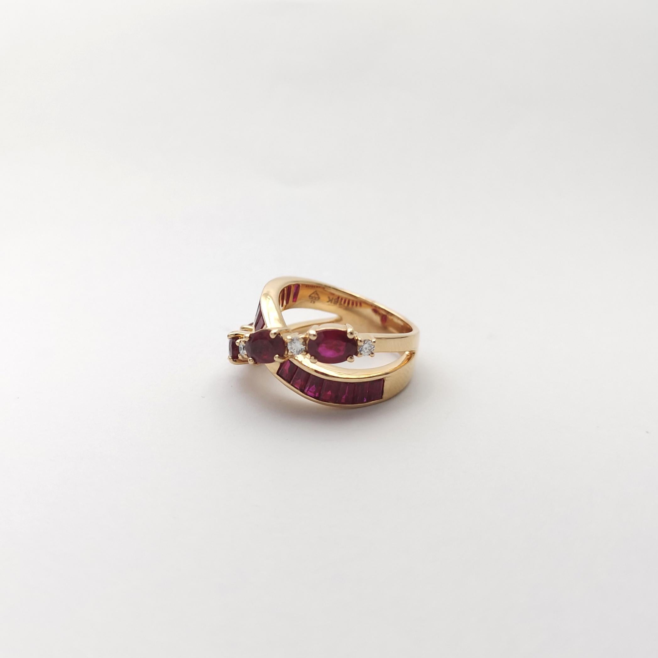 Anello con rubino e diamante incastonato in oro rosa 18 carati in vendita 2