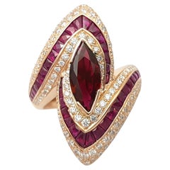 Anillo de rubíes y diamantes engastados en oro rosa de 18 quilates
