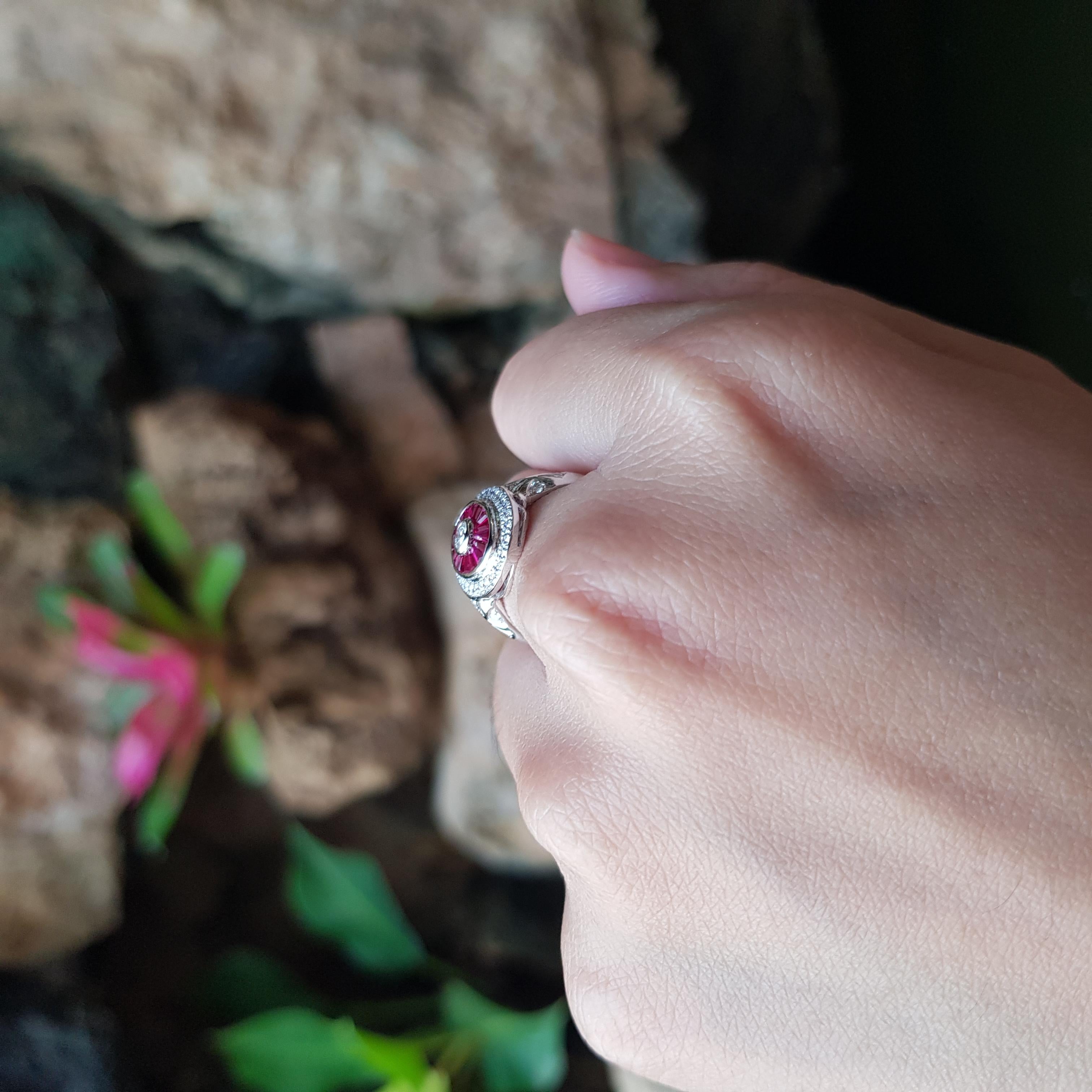 Ring mit Rubin und Diamant in 18 Karat Weißgold gefasst in Fassungen im Zustand „Neu“ im Angebot in Bangkok, TH
