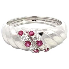 Ripple-Ring aus 14 Karat Weißgold mit Rubin und Diamant