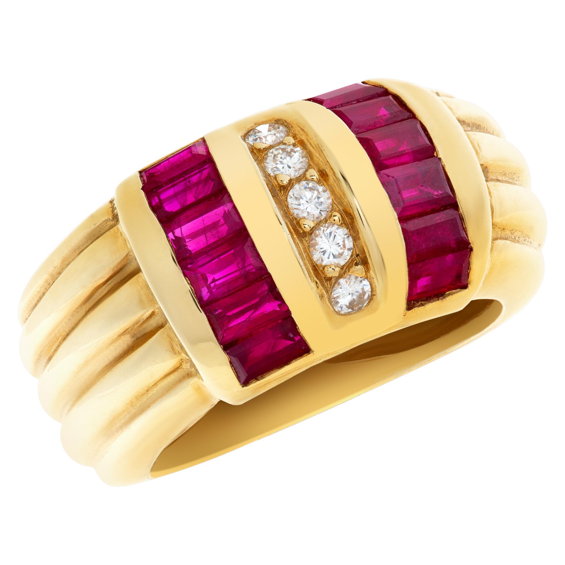 Ruby and Diamond Set in 18k Yellow Gold Ring In Excellent Condition For Sale In Surfside, FL