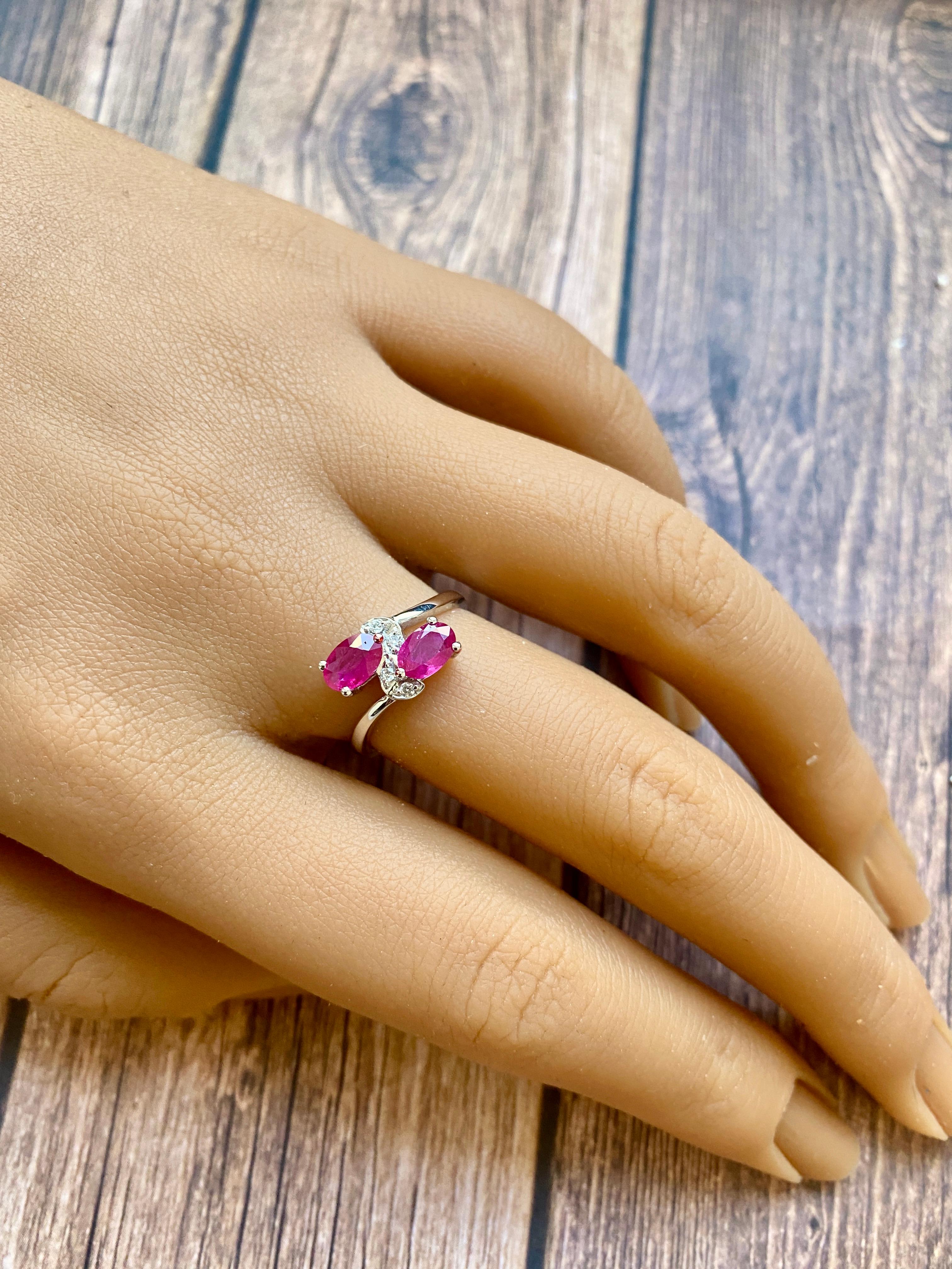Modern Ruby and Diamond Solitaire Ring with Natural Gemstone, 2 Stone Ring in 14k Gold For Sale