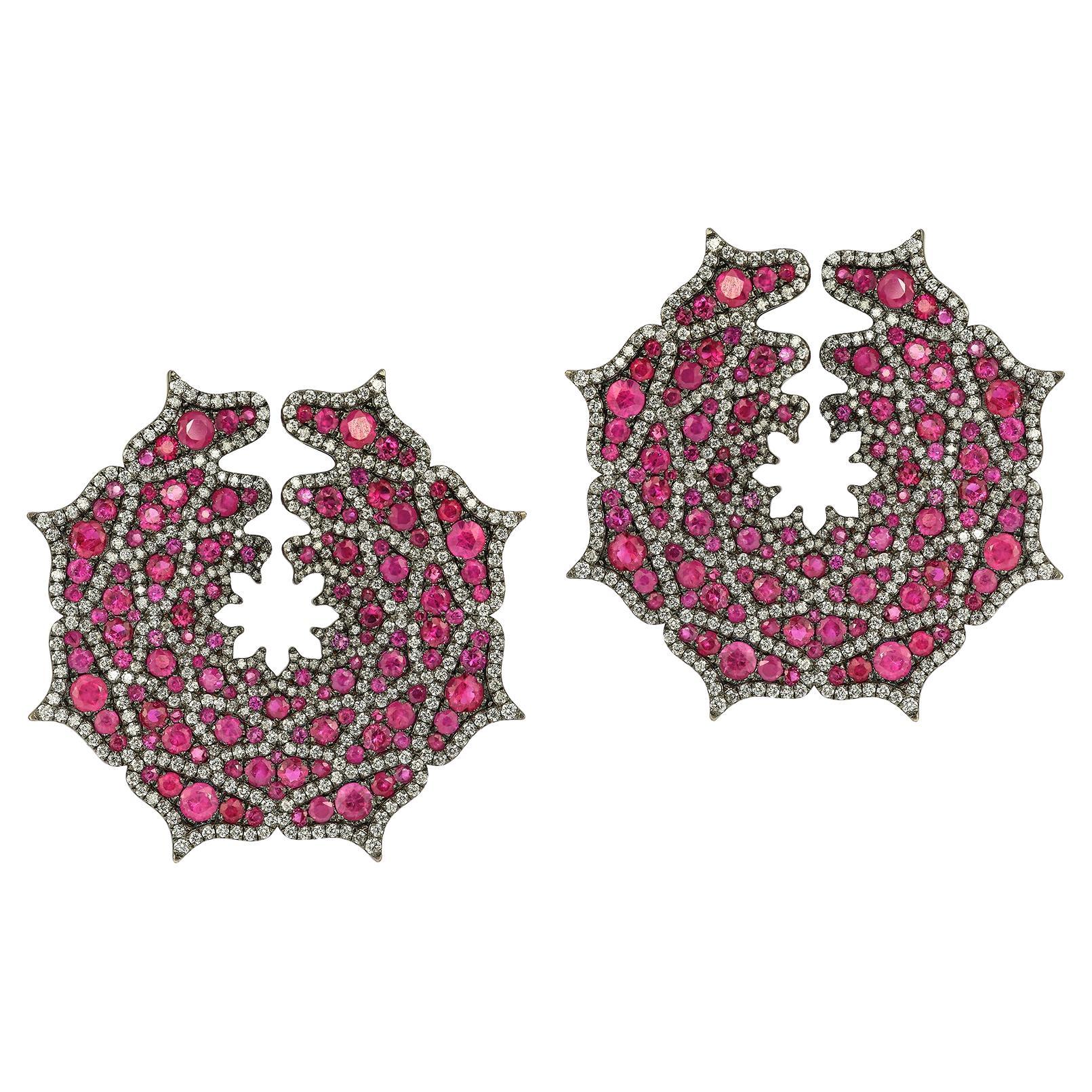 Spiral-Ohrringe mit Rubin und Diamanten