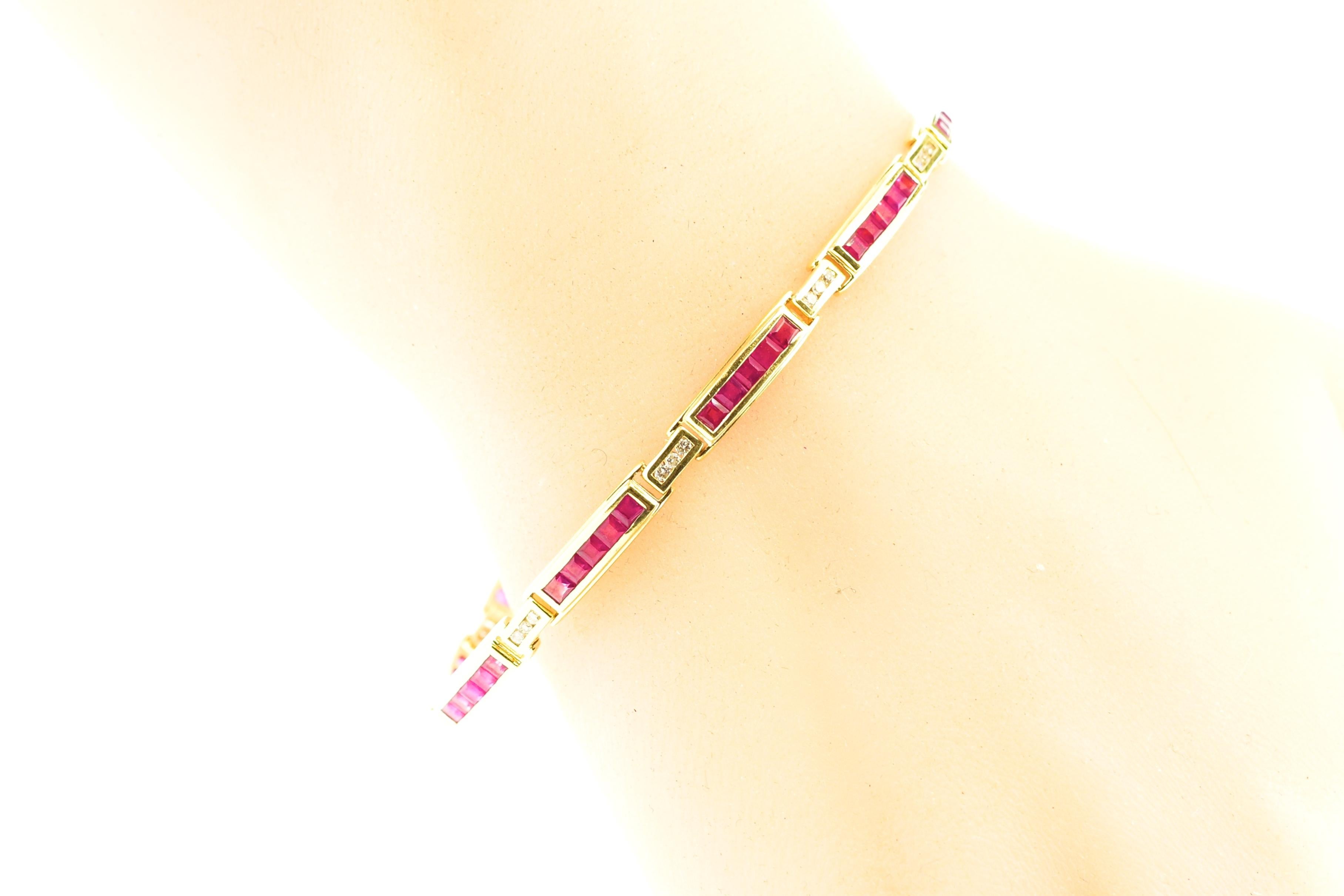 Ruby and Diamond Straight-Line Bracelet In Excellent Condition In Aspen, CO