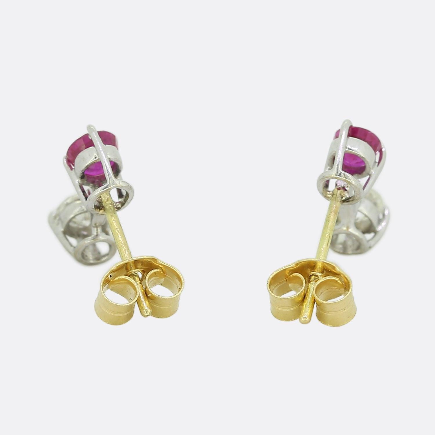 Taglio brillante Orecchini con rubino e diamante in vendita