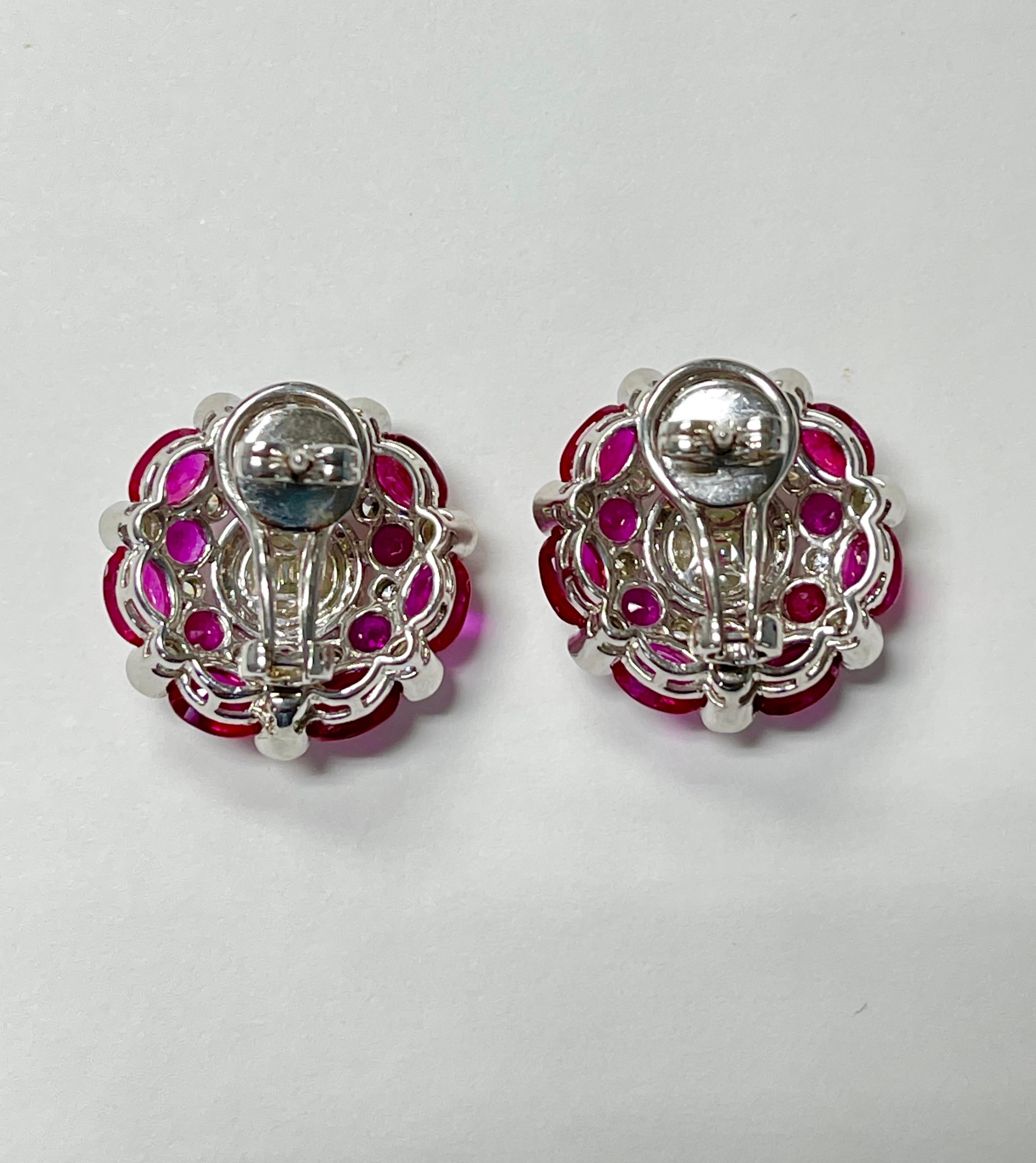 Ruby and Diamond Stud Earrings in White Gold In New Condition For Sale In New York, NY