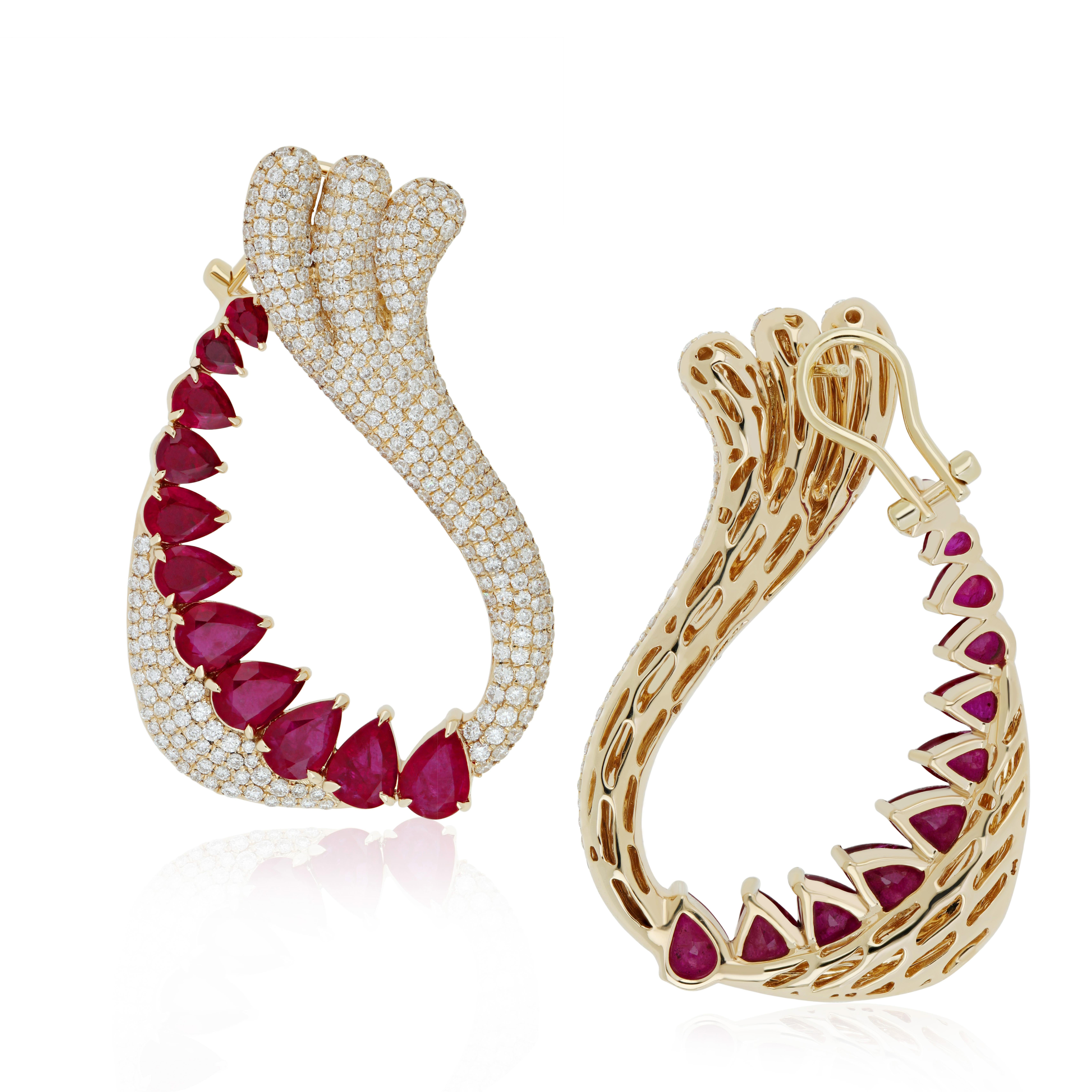 Boucles d'oreilles en or jaune 14K serties de rubis et de diamants Neuf - En vente à JAIPUR, IN