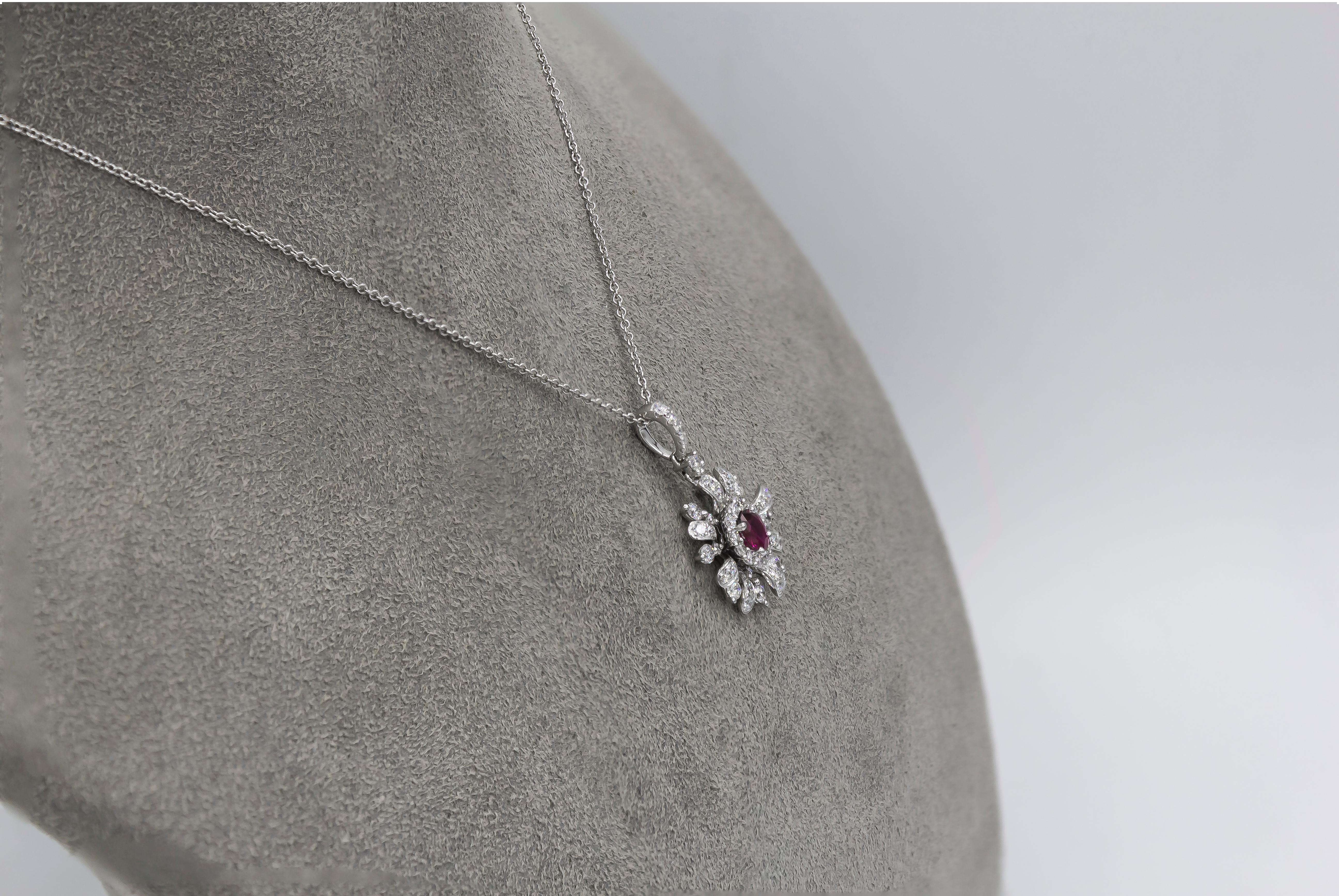 Roman Malakov, collier pendentif en rubis de taille ovale et diamants ronds de 0,32 carat en vente 1