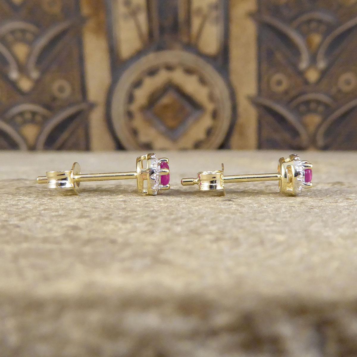 Target Cluster-Ohrstecker aus 9 Karat Gelb- und Weißgold mit Rubin und Diamanten (Rundschliff)
