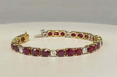 Tennisarmband mit Rubinen und Diamanten aus 18-karätigem Gold und Platin, Gesamtgewicht 18,57 Karat