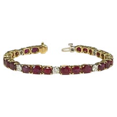 Bracciale tennis con rubini e diamanti in oro 18 carati e platino, per un totale di 18,57 carati