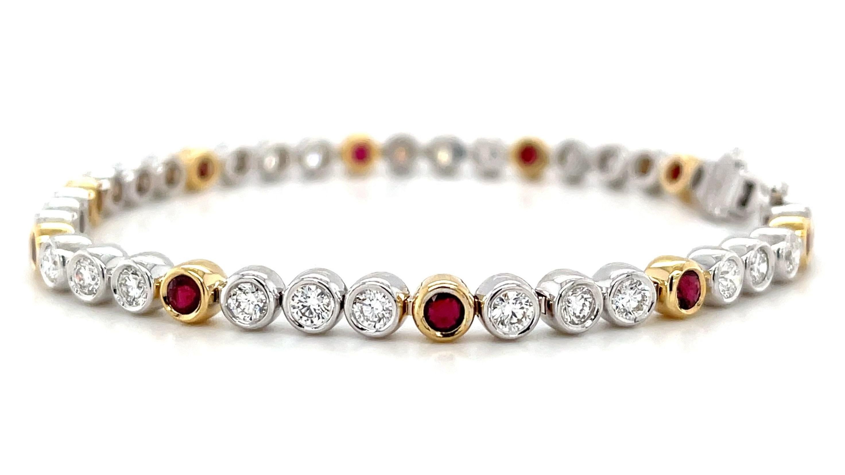 Tennisarmband mit Rubin und Diamanten aus 18 Karat Gold, Lünettenfassung (Kunsthandwerker*in) im Angebot