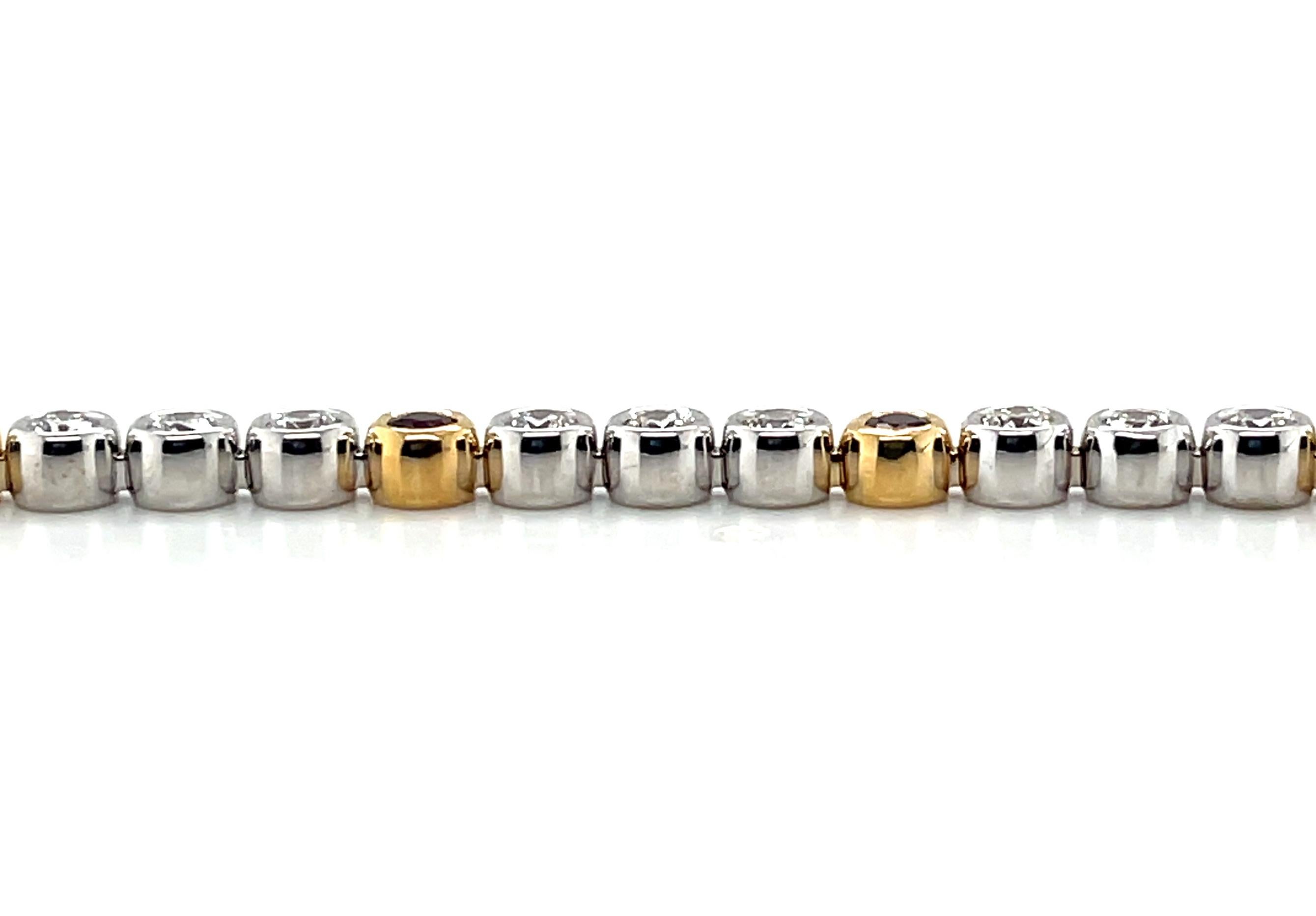 Tennisarmband mit Rubin und Diamanten aus 18 Karat Gold, Lünettenfassung im Zustand „Neu“ im Angebot in Los Angeles, CA