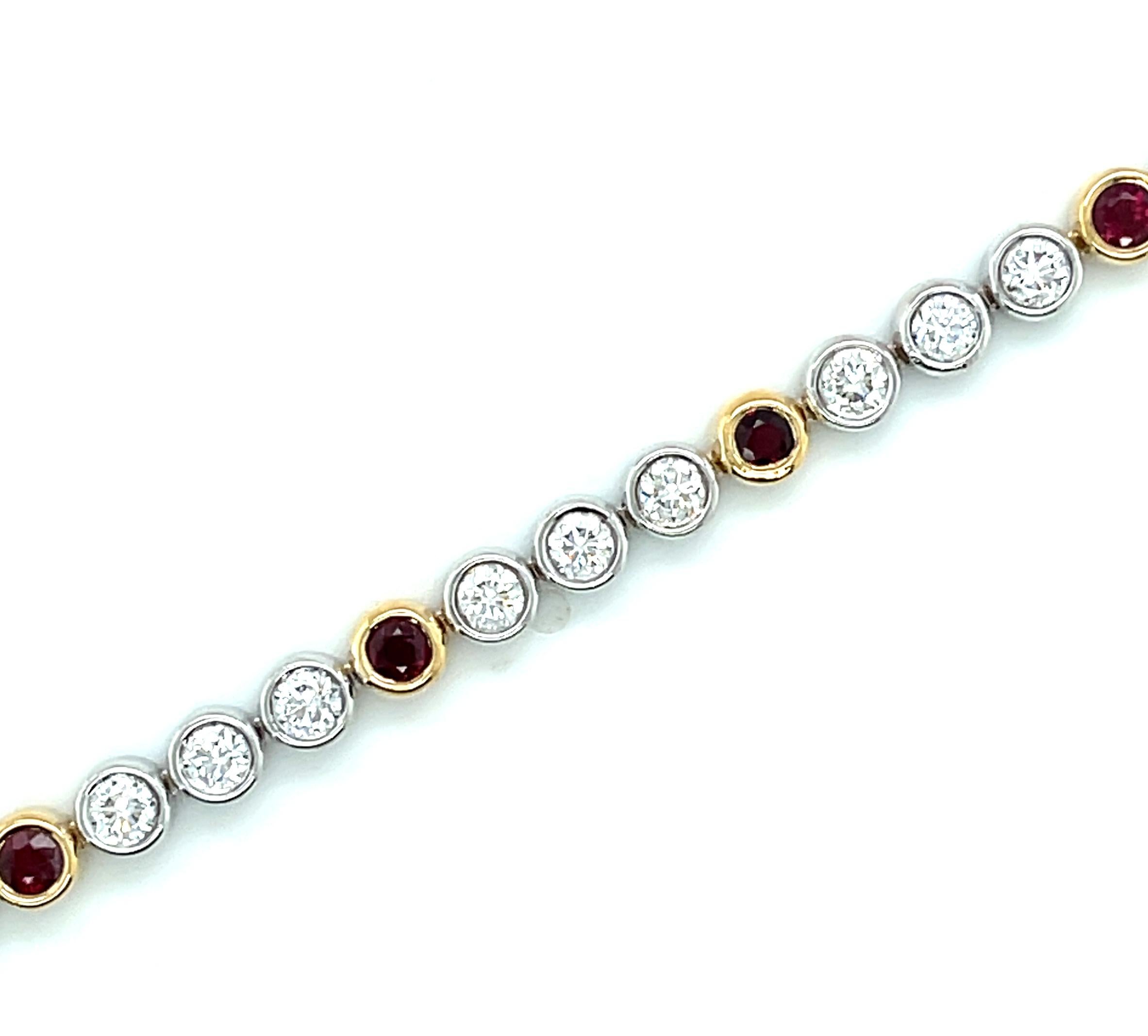 Tennisarmband mit Rubin und Diamanten aus 18 Karat Gold, Lünettenfassung Damen im Angebot