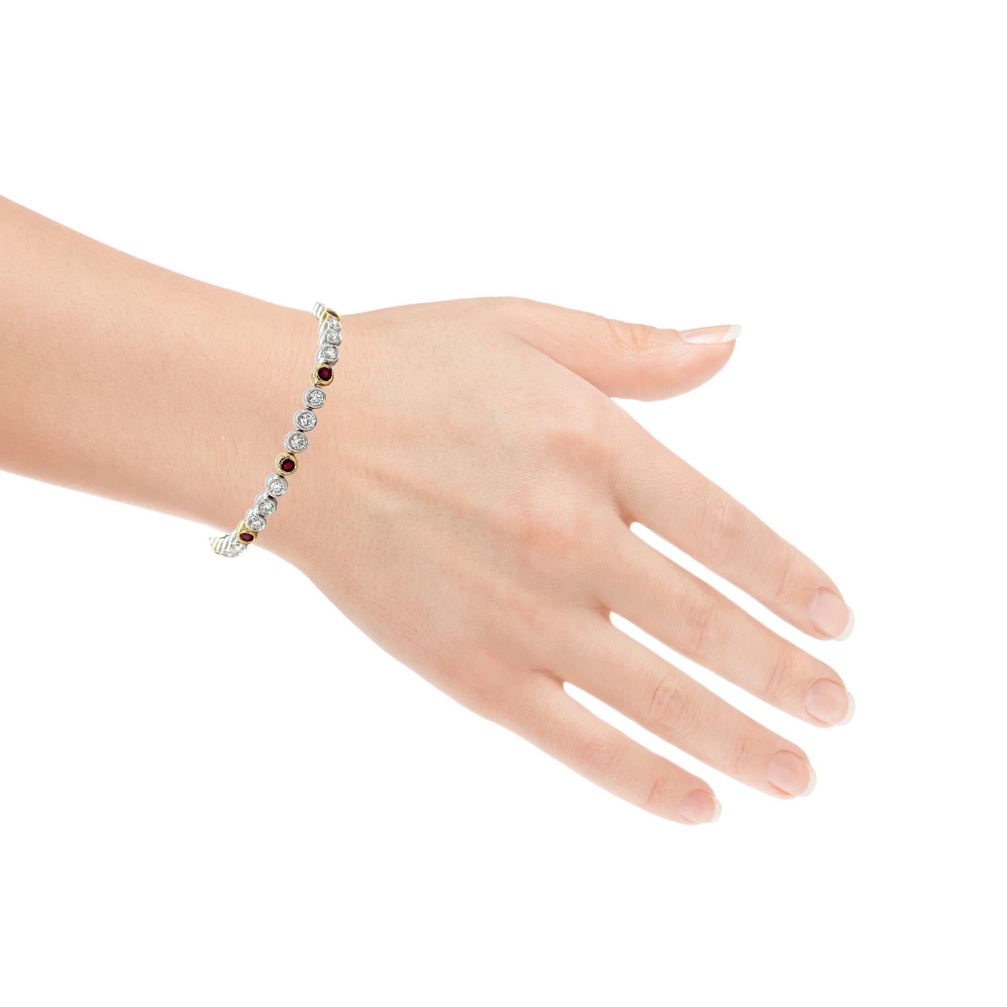 Tennisarmband mit Rubin und Diamanten aus 18 Karat Gold, Lünettenfassung im Angebot 1