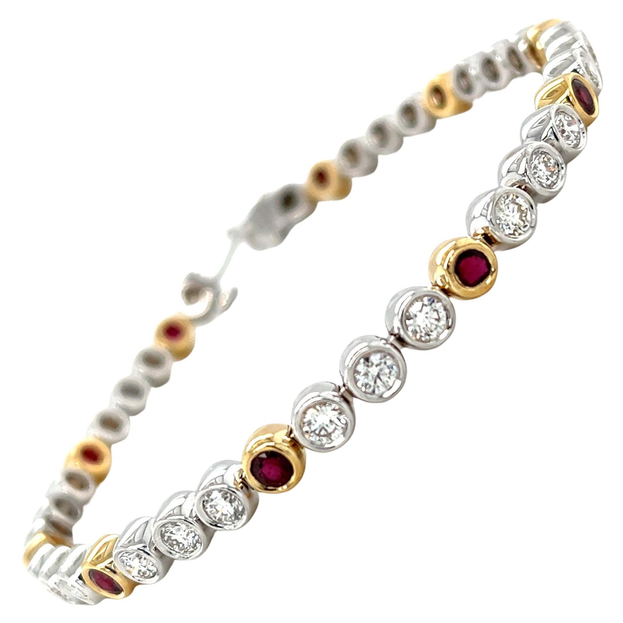 Tennisarmband mit Rubin und Diamanten aus 18 Karat Gold, Lünettenfassung