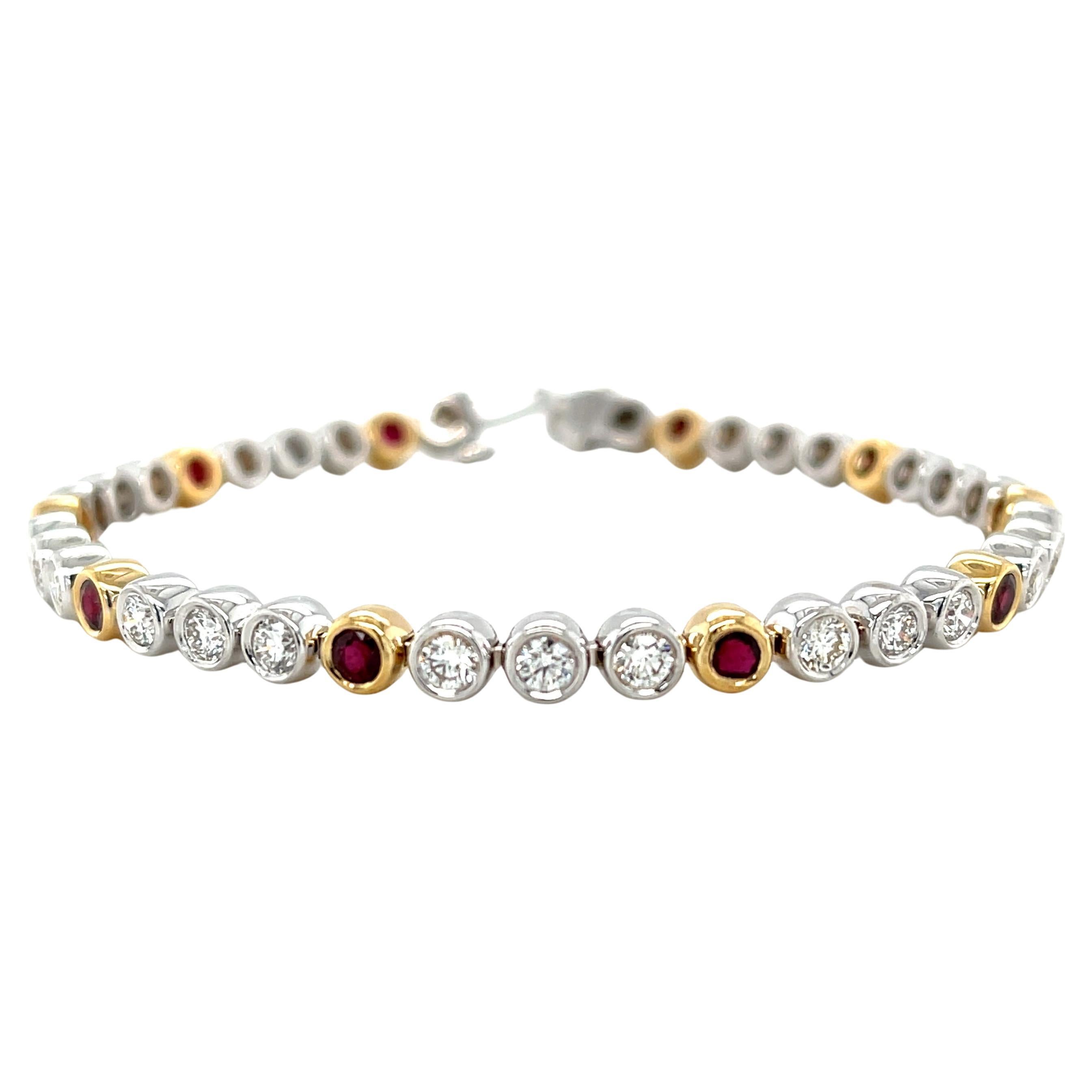 Tennisarmband mit Rubin und Diamanten aus 18 Karat Gold, Lünettenfassung