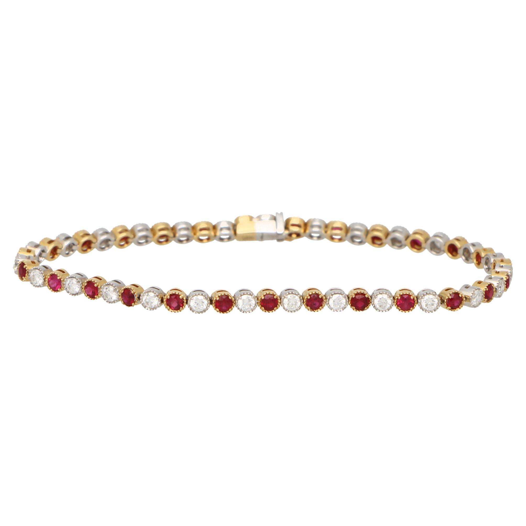 Bracelet tennis ligne en or jaune et blanc 18 carats serti de rubis et de diamants en vente