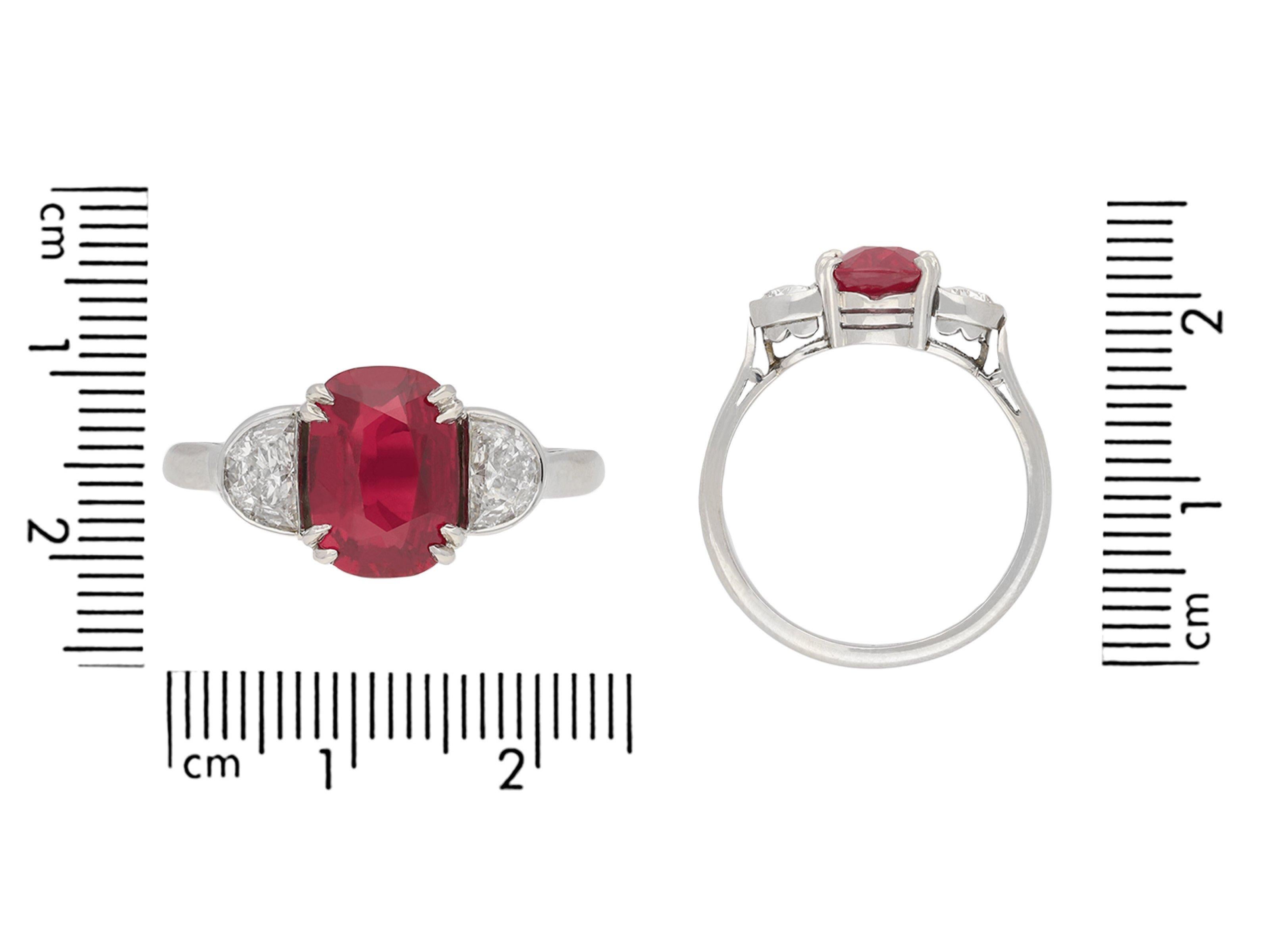 Ruby and diamond three stone ring, circa 1990 In Good Condition For Sale In London, GB