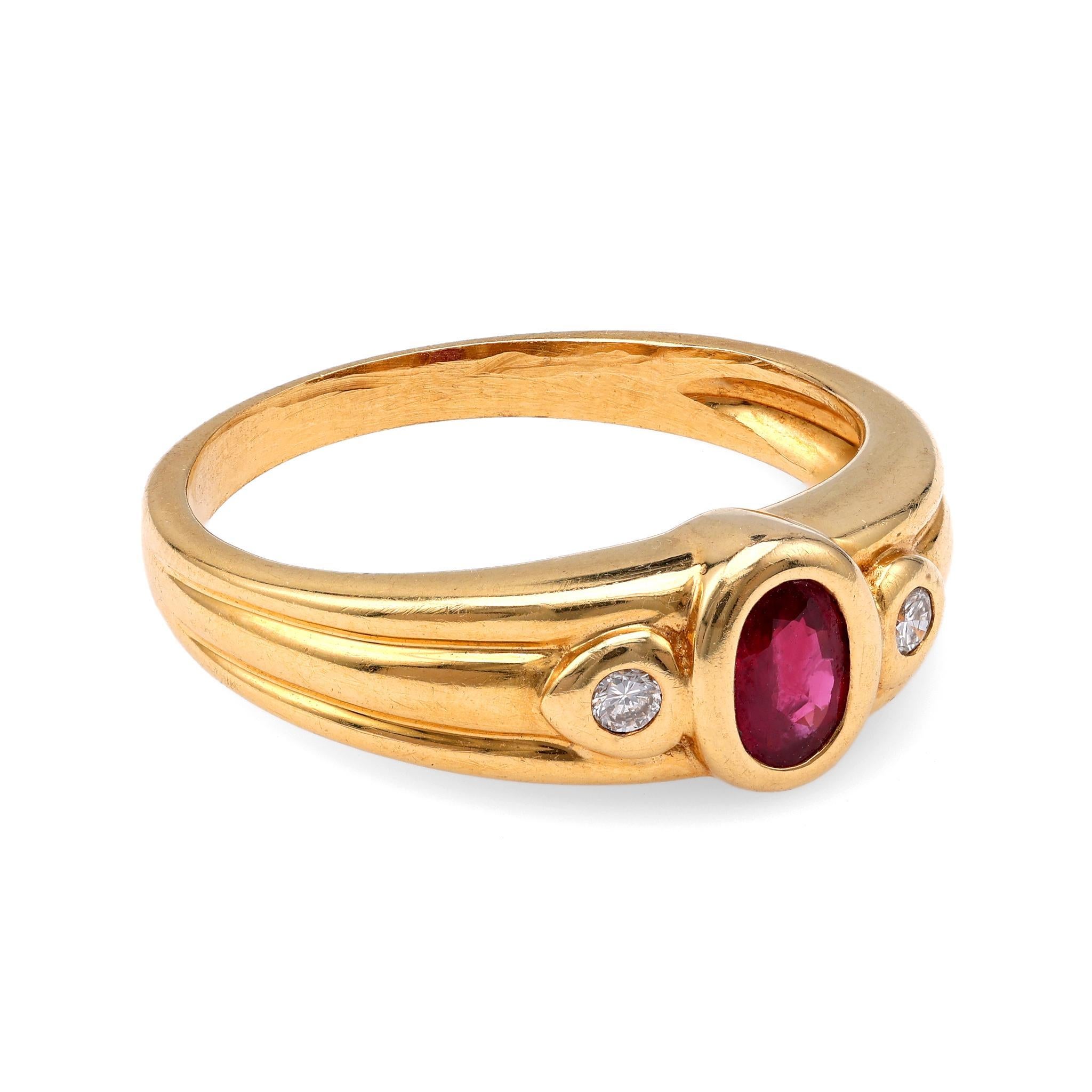 Dreisteiniger Ring mit Rubin und Diamant im Zustand „Hervorragend“ in Beverly Hills, CA