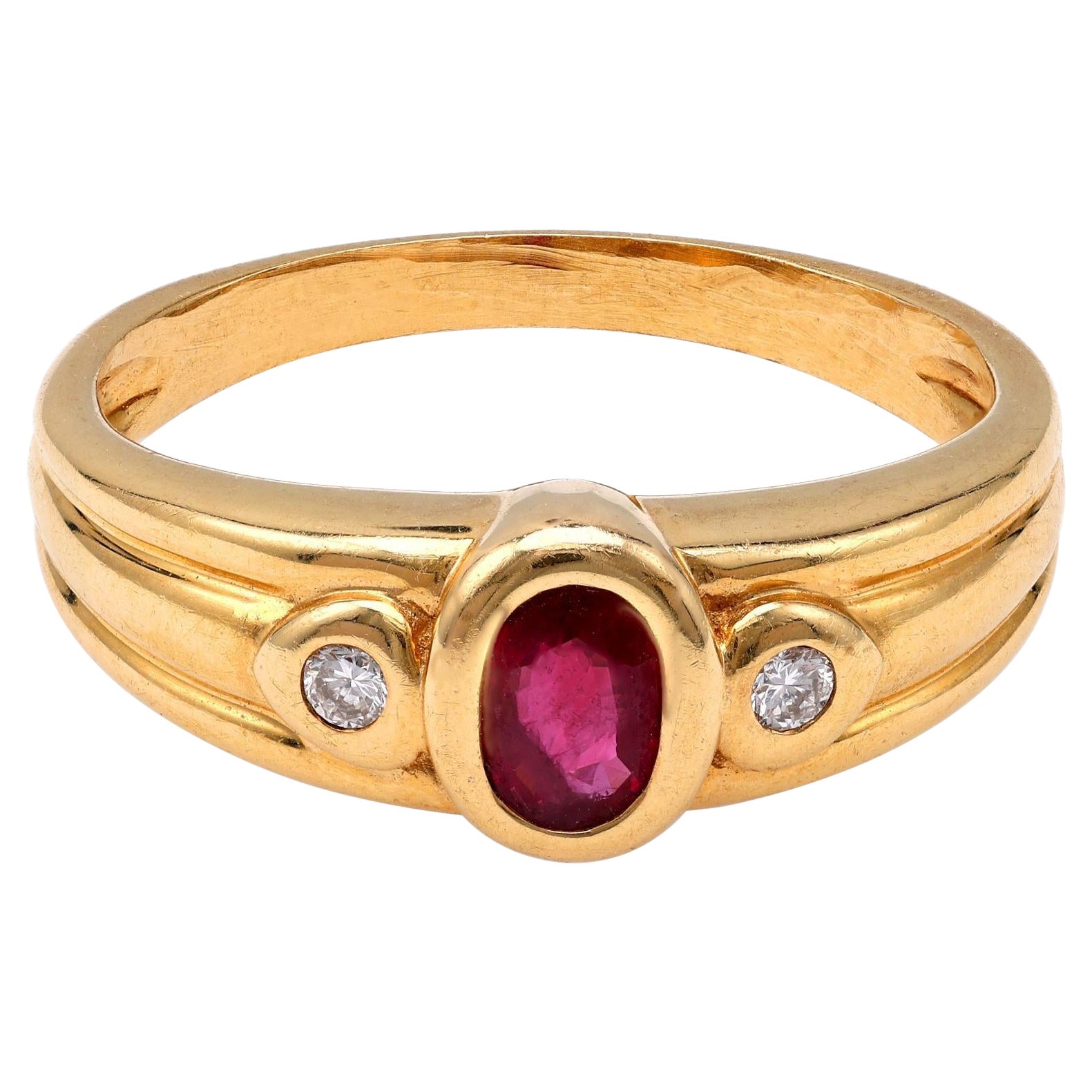 Dreisteiniger Ring mit Rubin und Diamant