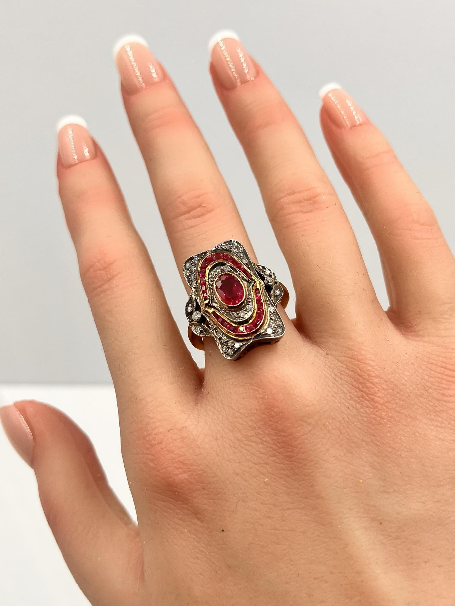 Bague victorienne en or 18K avec rubis et diamants en vente 4