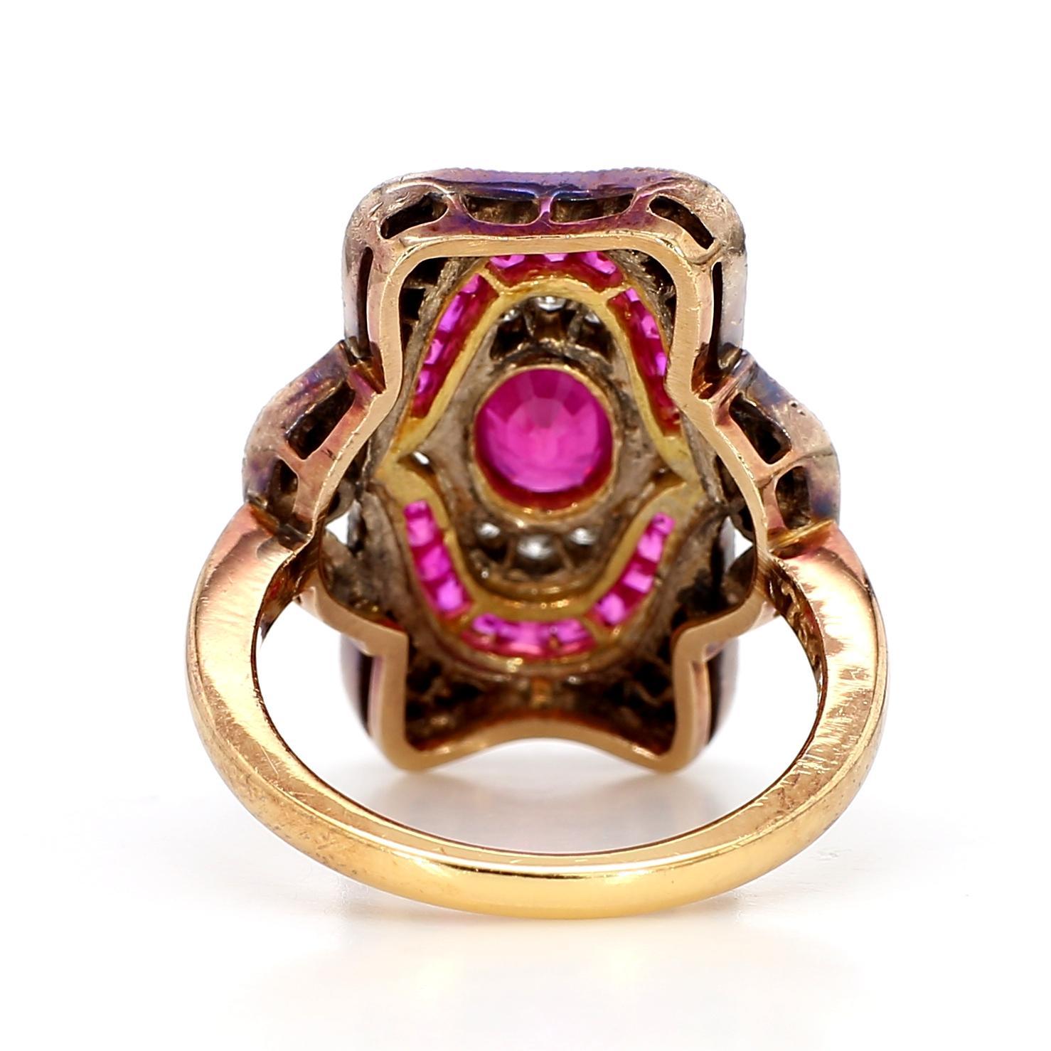 Bague victorienne en or 18K avec rubis et diamants Bon état - En vente à New York, NY