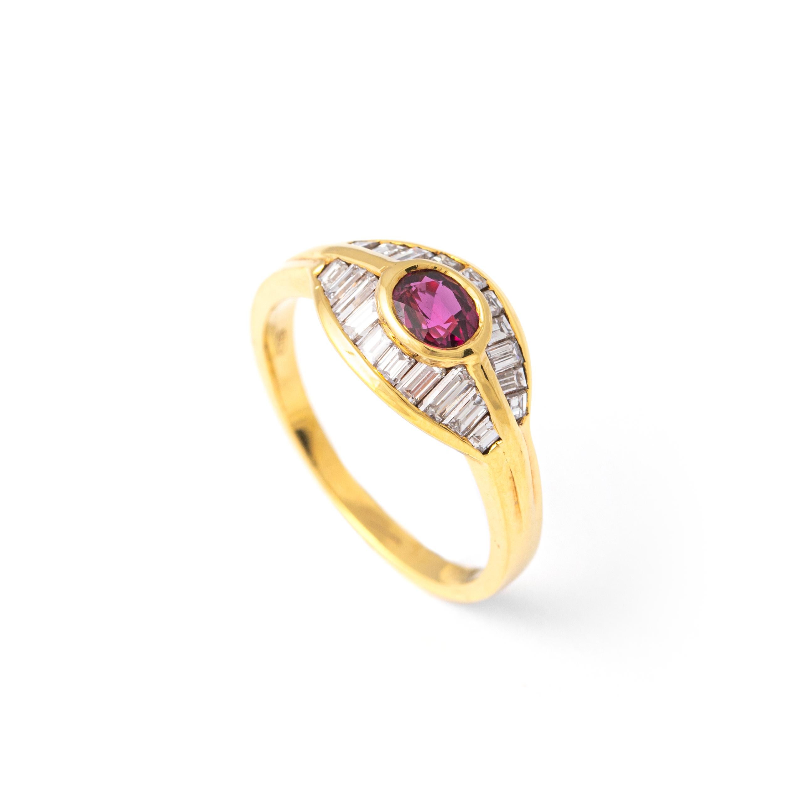 18 Karat Gelbgold Ring mit Rubin und Diamant im Zustand „Hervorragend“ im Angebot in Geneva, CH