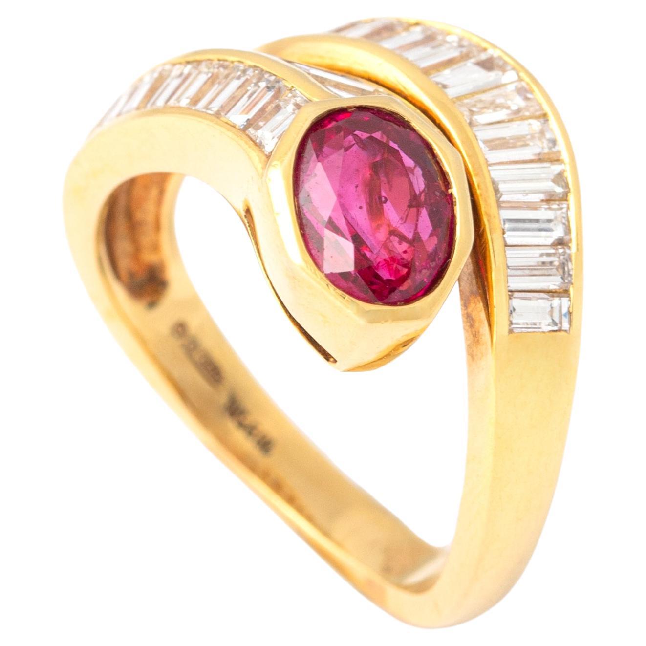 18 Karat Gelbgold Ring mit Rubin und Diamant im Angebot