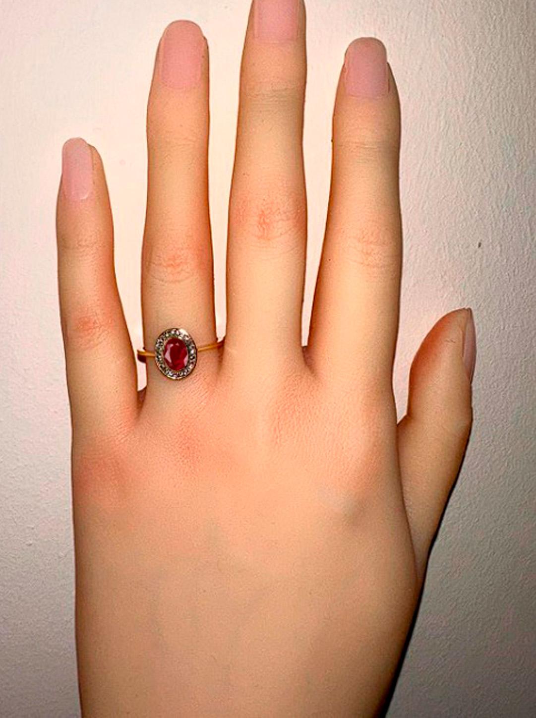 in vendita:  Anello in oro 14k con rubini e diamanti. 8
