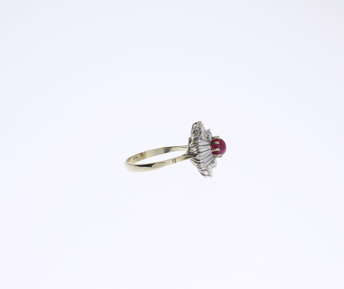 Ruby and Diamonds 18 Carat Gold Cocktail Ring In Excellent Condition For Sale In Berlin, DE