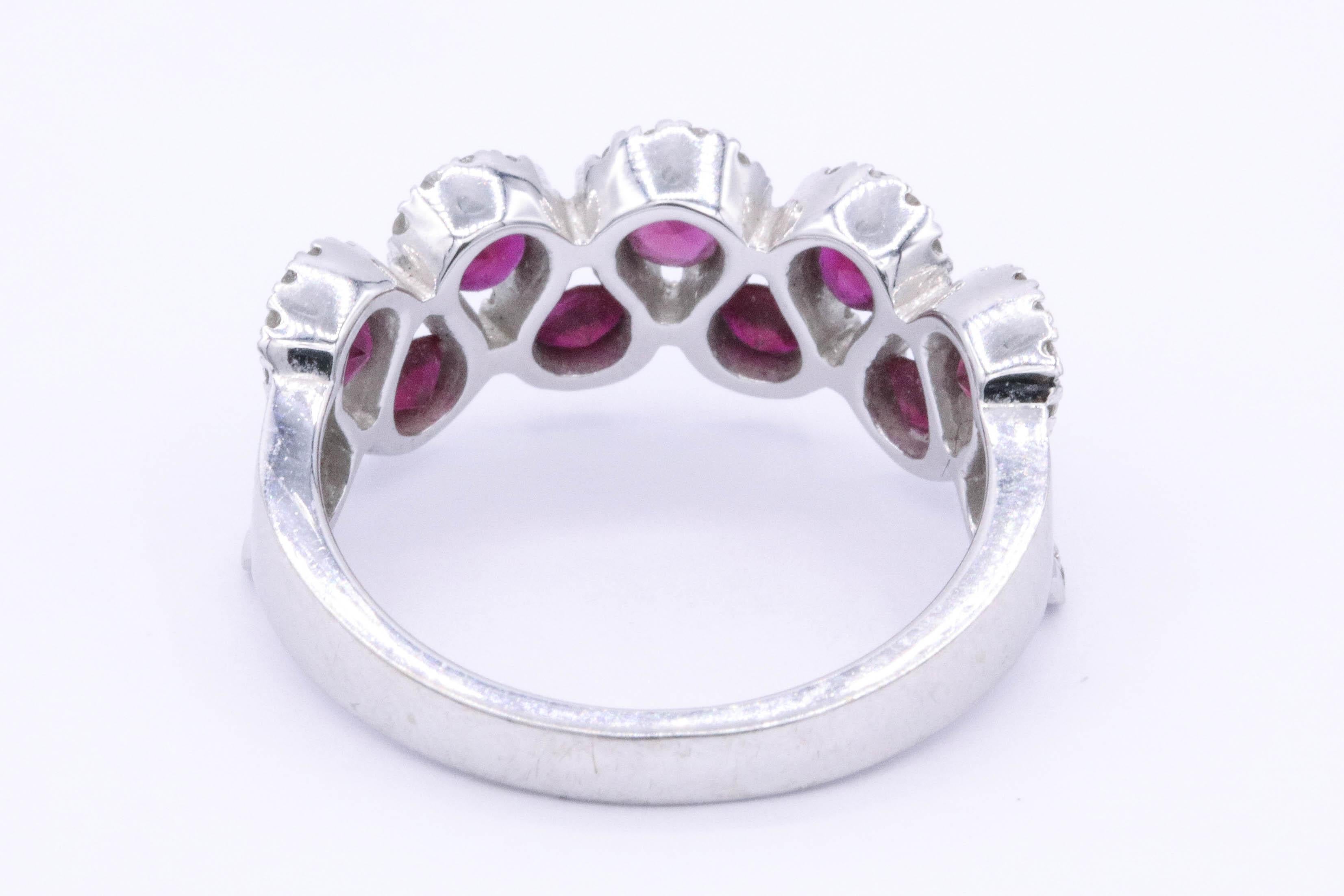 Ruby and Diamonds Cocktail Ring In New Condition For Sale In New York, NY
