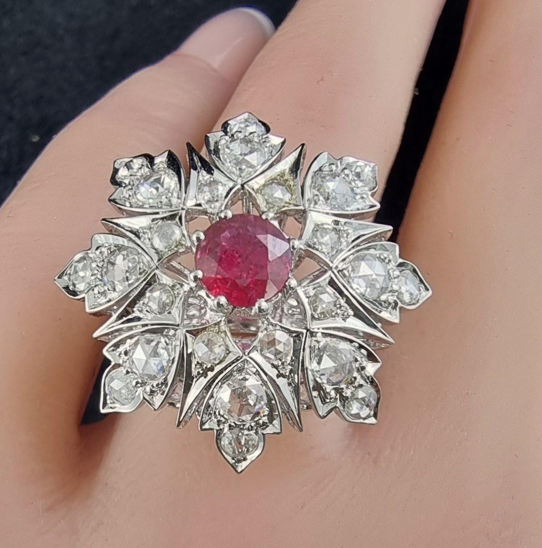 Ruby and Diamonds Cocktail Ring In New Condition For Sale In New York, NY