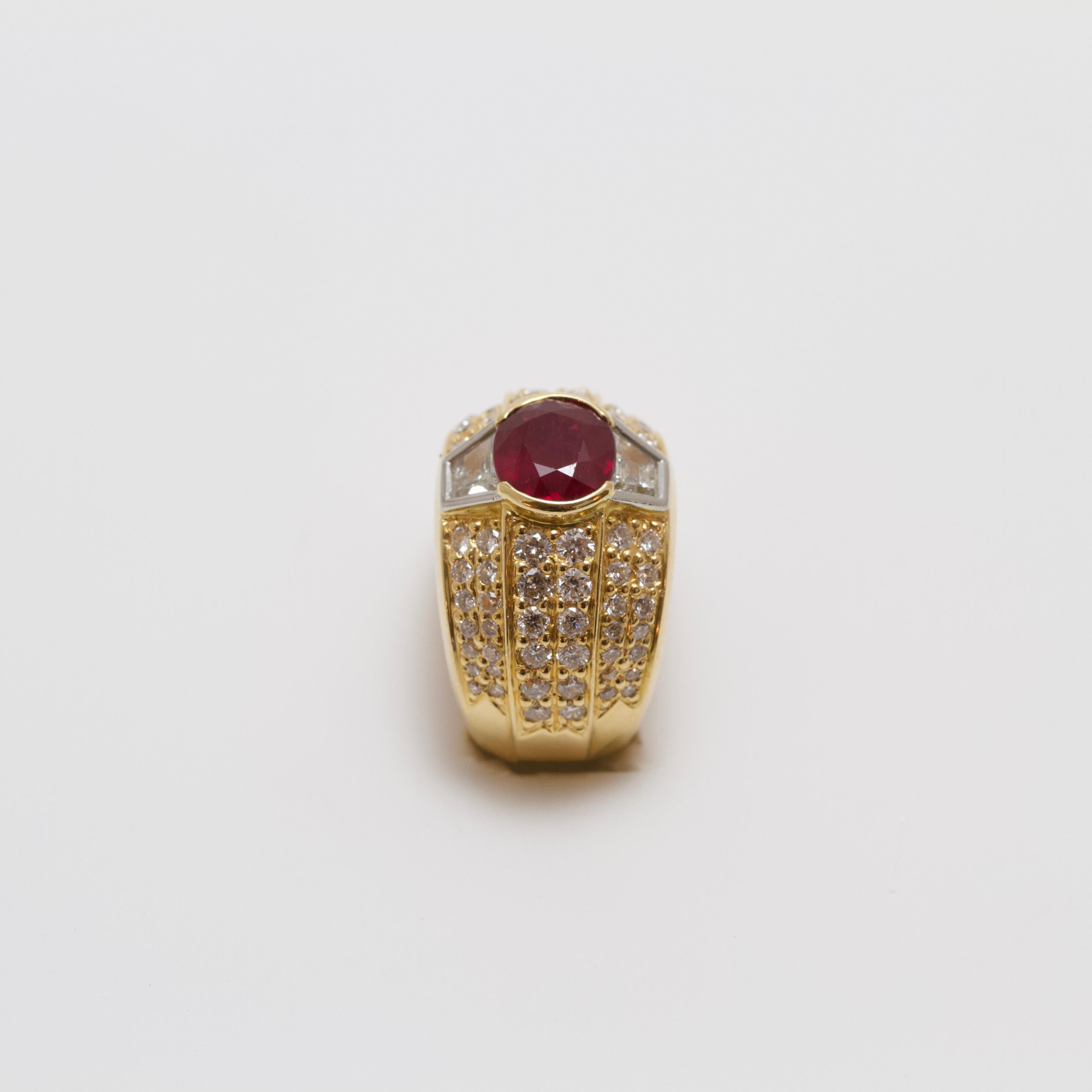 Ruby and Diamonds Dome Ring made in France In Excellent Condition For Sale In Paris, FR